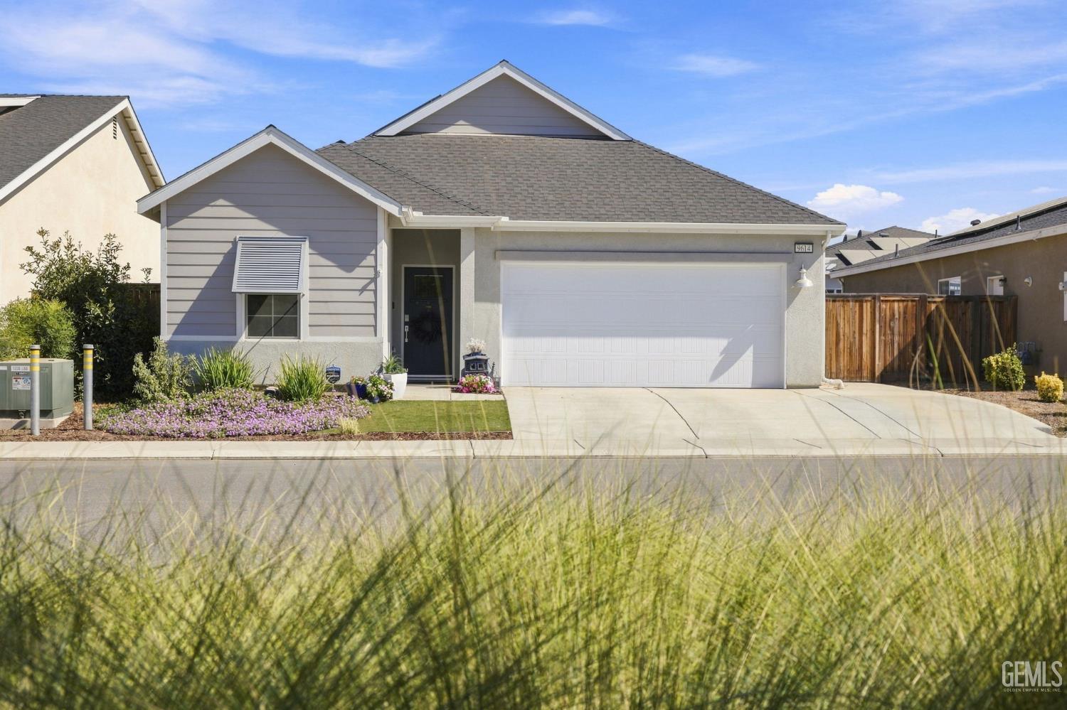 Single Family Residence in Shafter, photo 5 of 55
