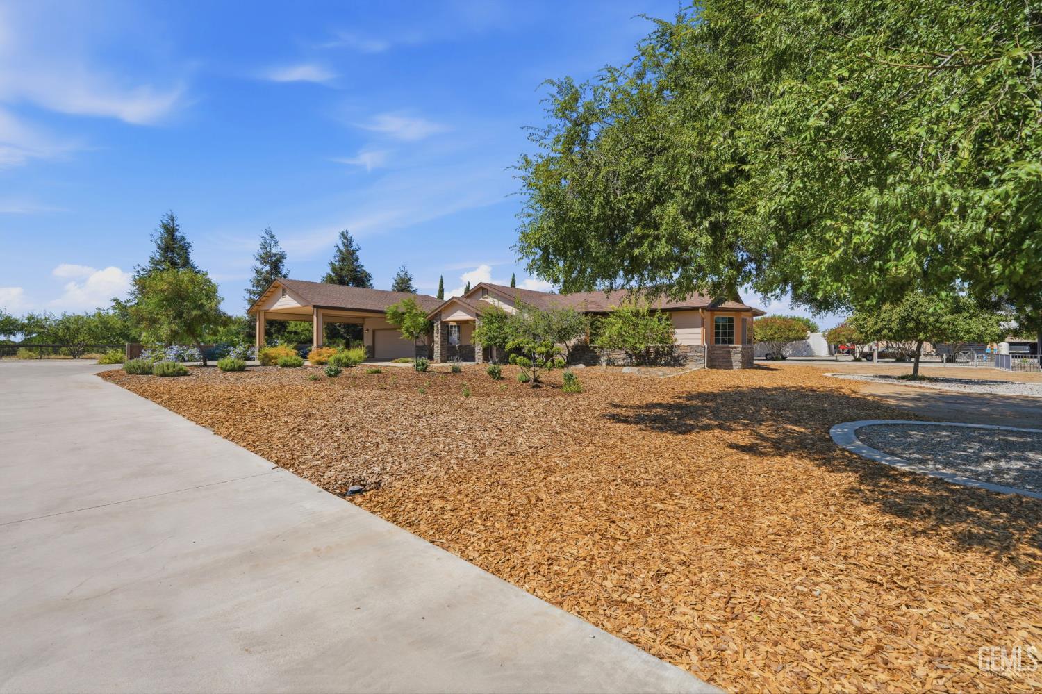 Single Family Residence in Porterville, photo 4 of 70