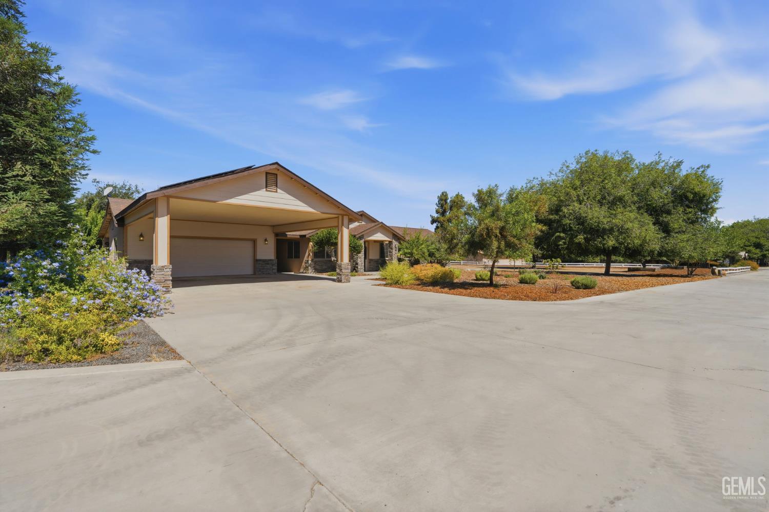 Single Family Residence in Porterville, photo 3 of 70