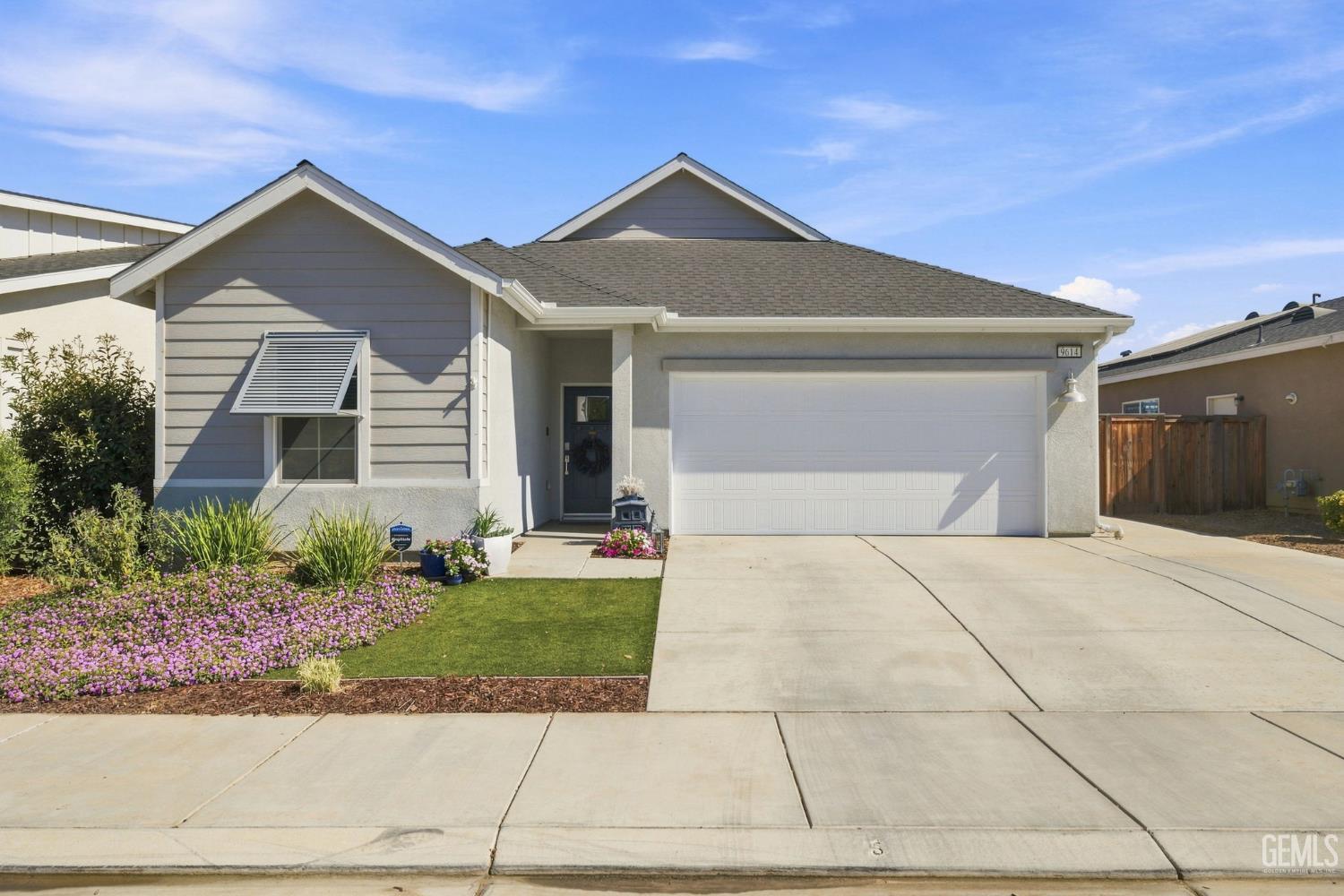 Single Family Residence in Shafter, photo 3 of 55