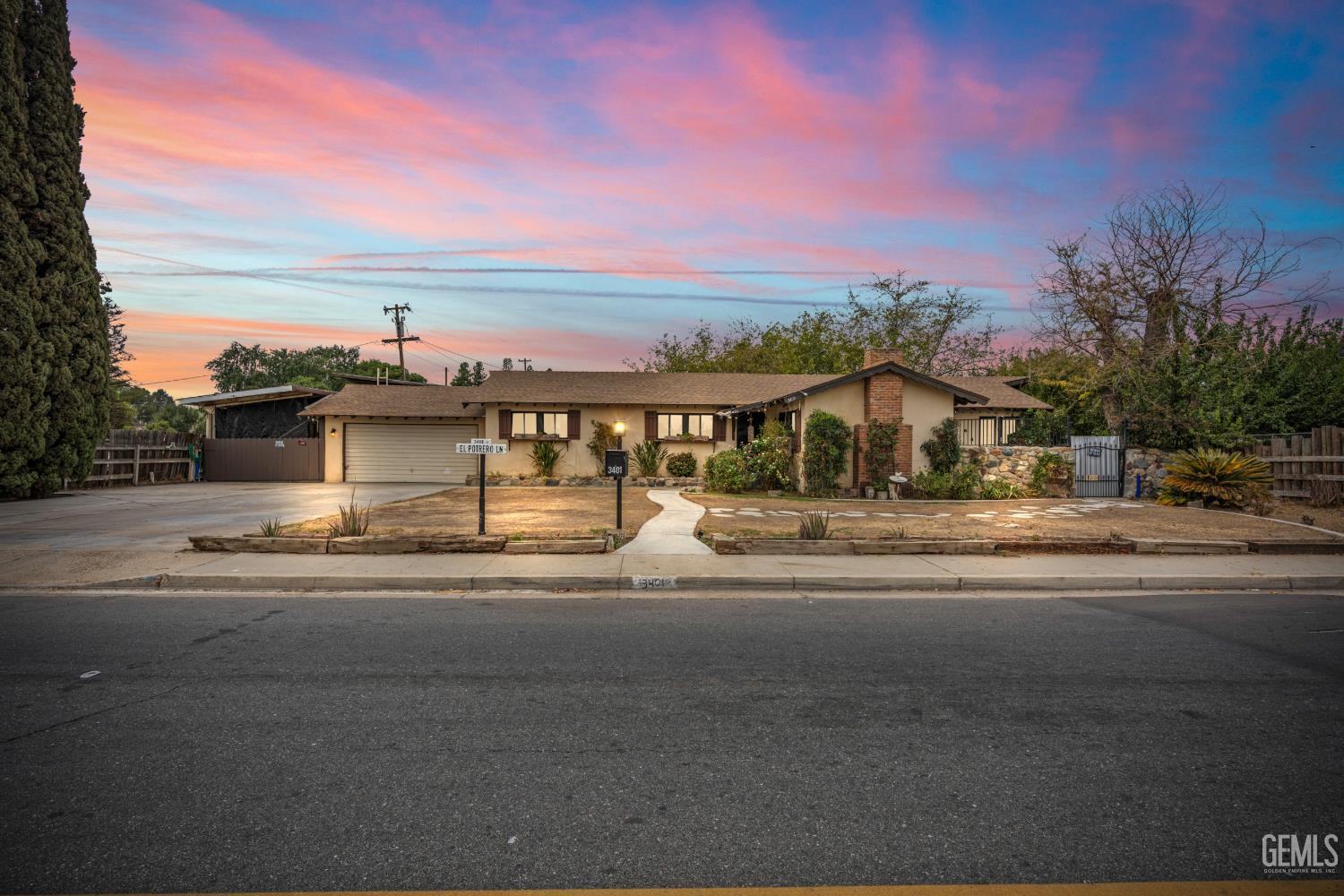 Single Family Residence in Bakersfield