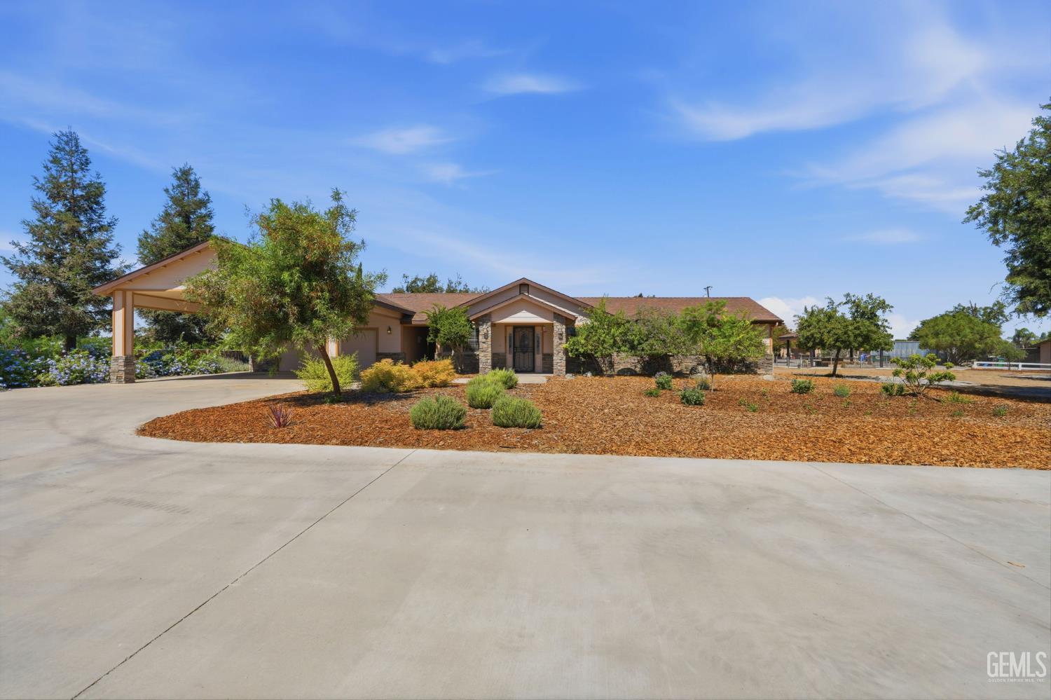 Single Family Residence in Porterville, photo 2 of 70