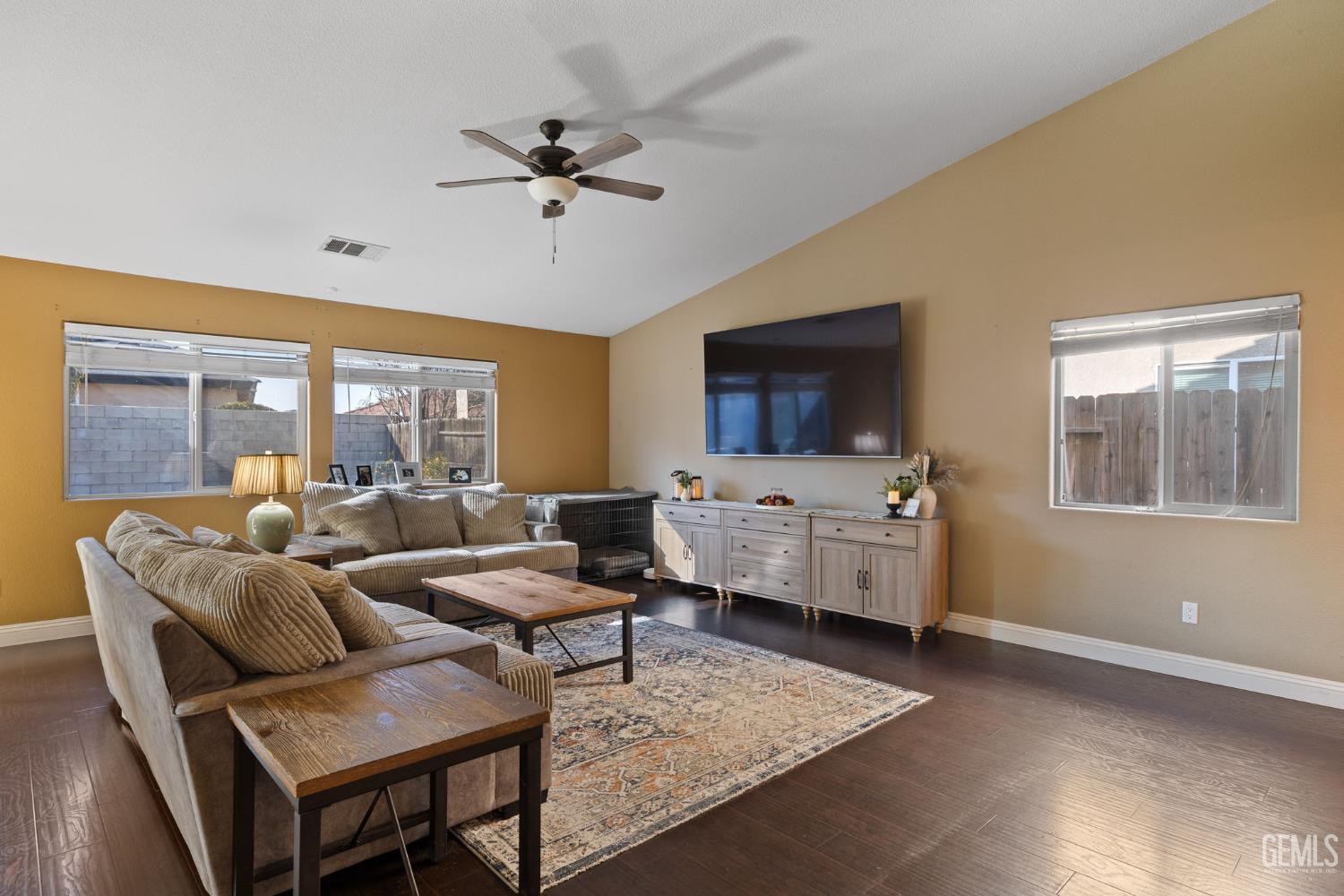 Single Family Residence in Bakersfield, photo 4 of 20