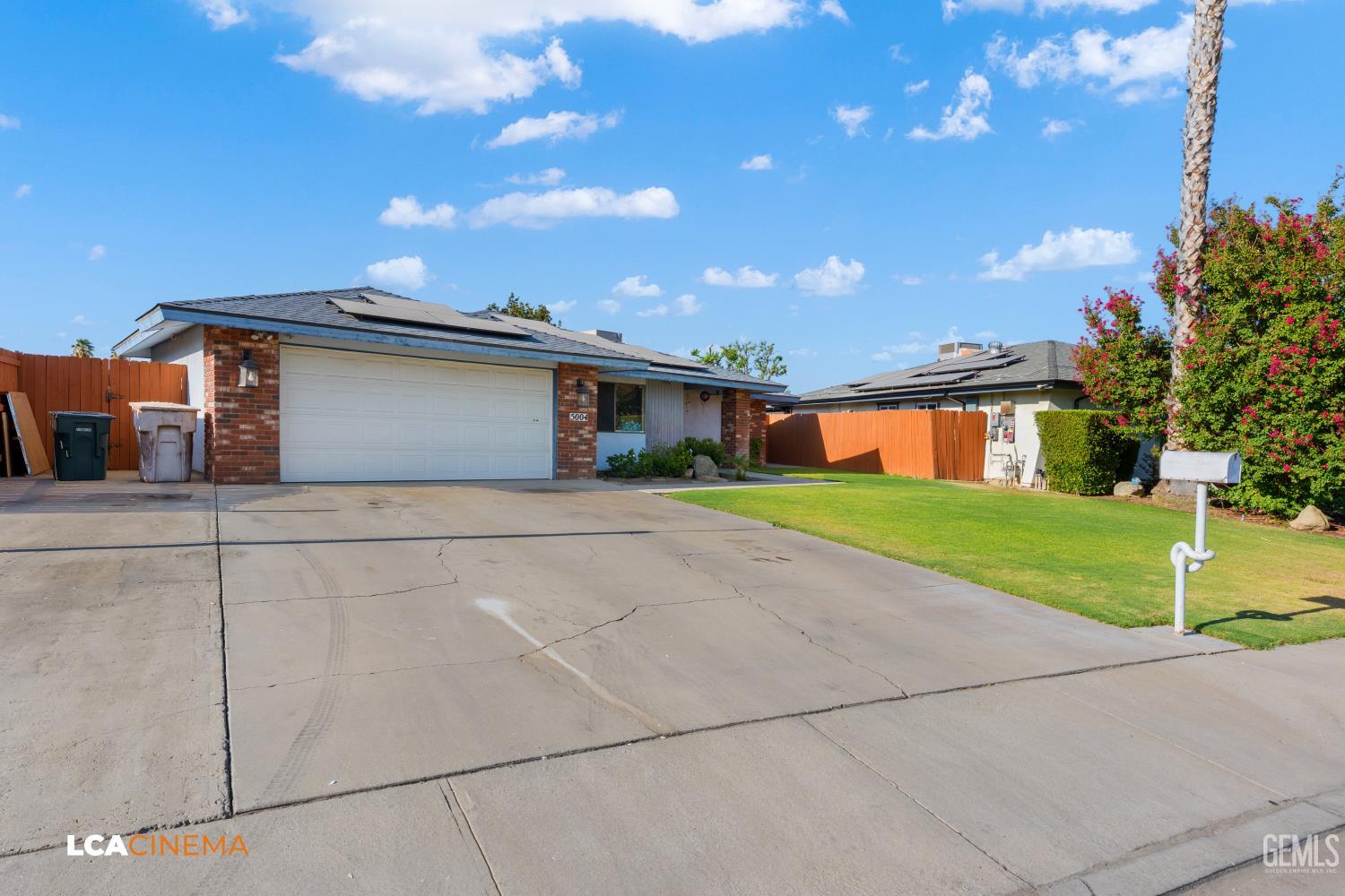 Single Family Residence in Bakersfield, photo 3 of 25