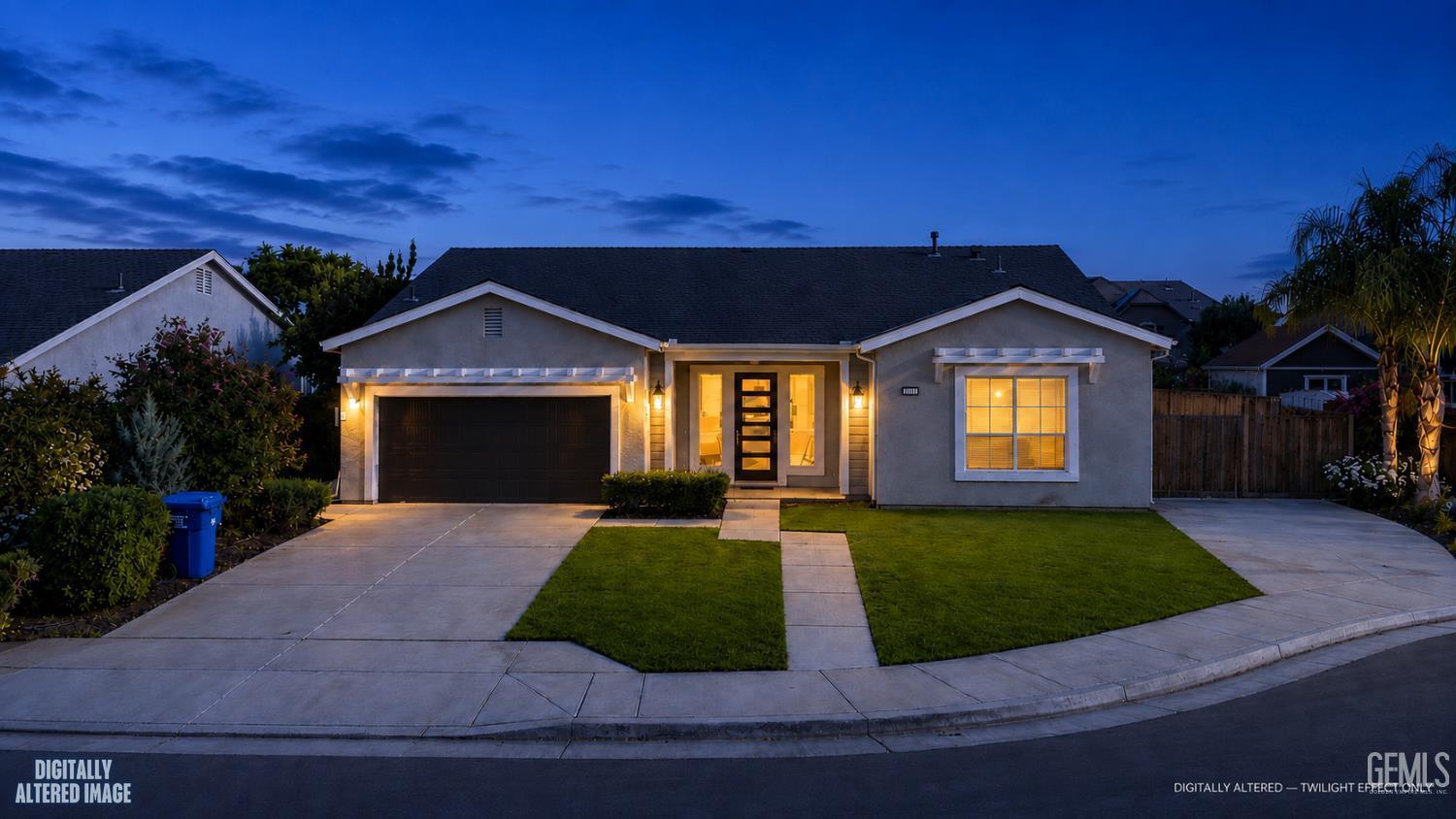 Single Family Residence in Shafter, photo 3 of 34