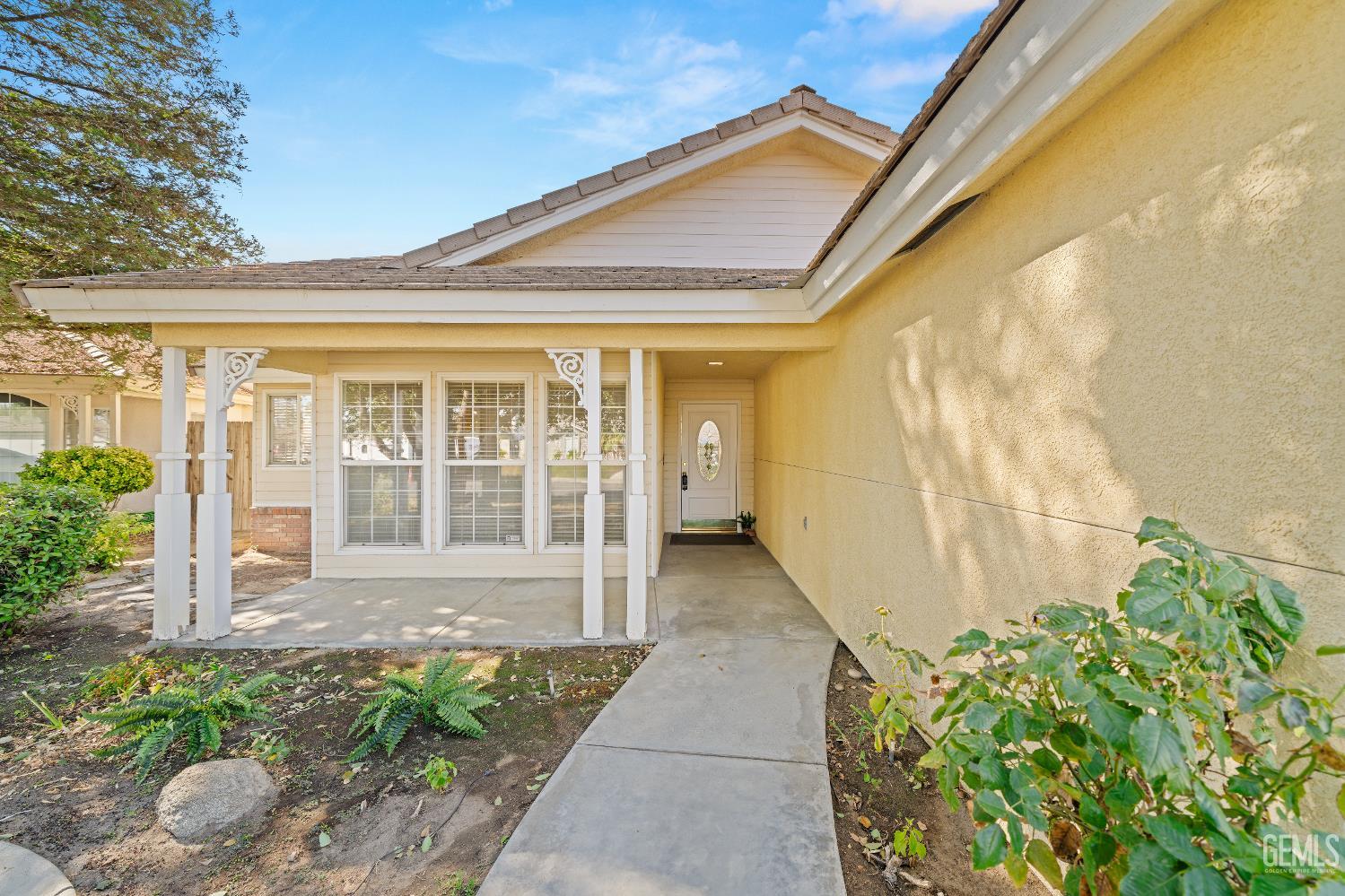 Single Family Residence in Bakersfield, photo 4 of 45