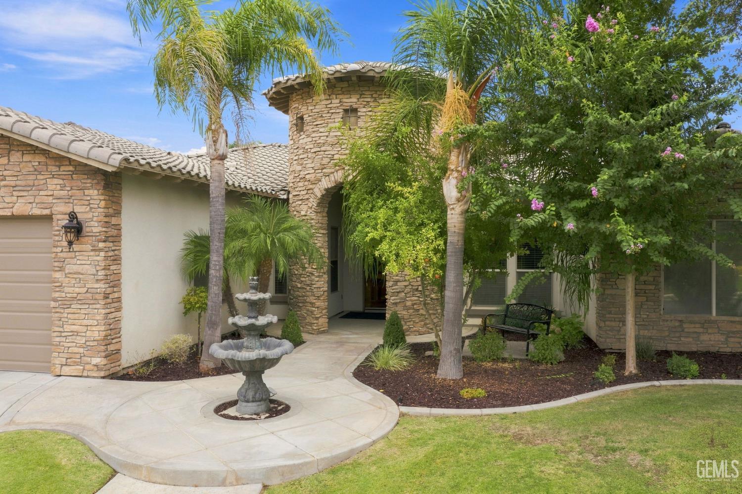 Single Family Residence in Bakersfield, photo 4 of 73