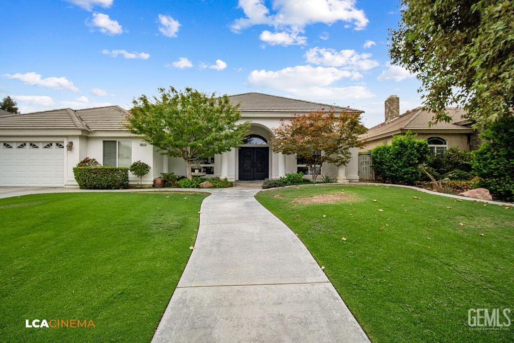 Single Family Residence in Bakersfield, photo 3 of 38