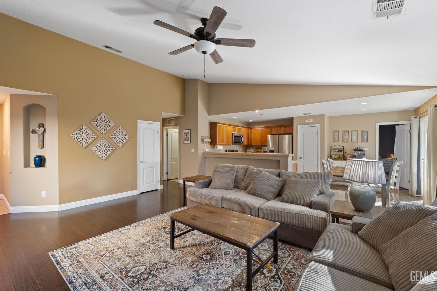 Single Family Residence in Bakersfield, photo 5 of 20