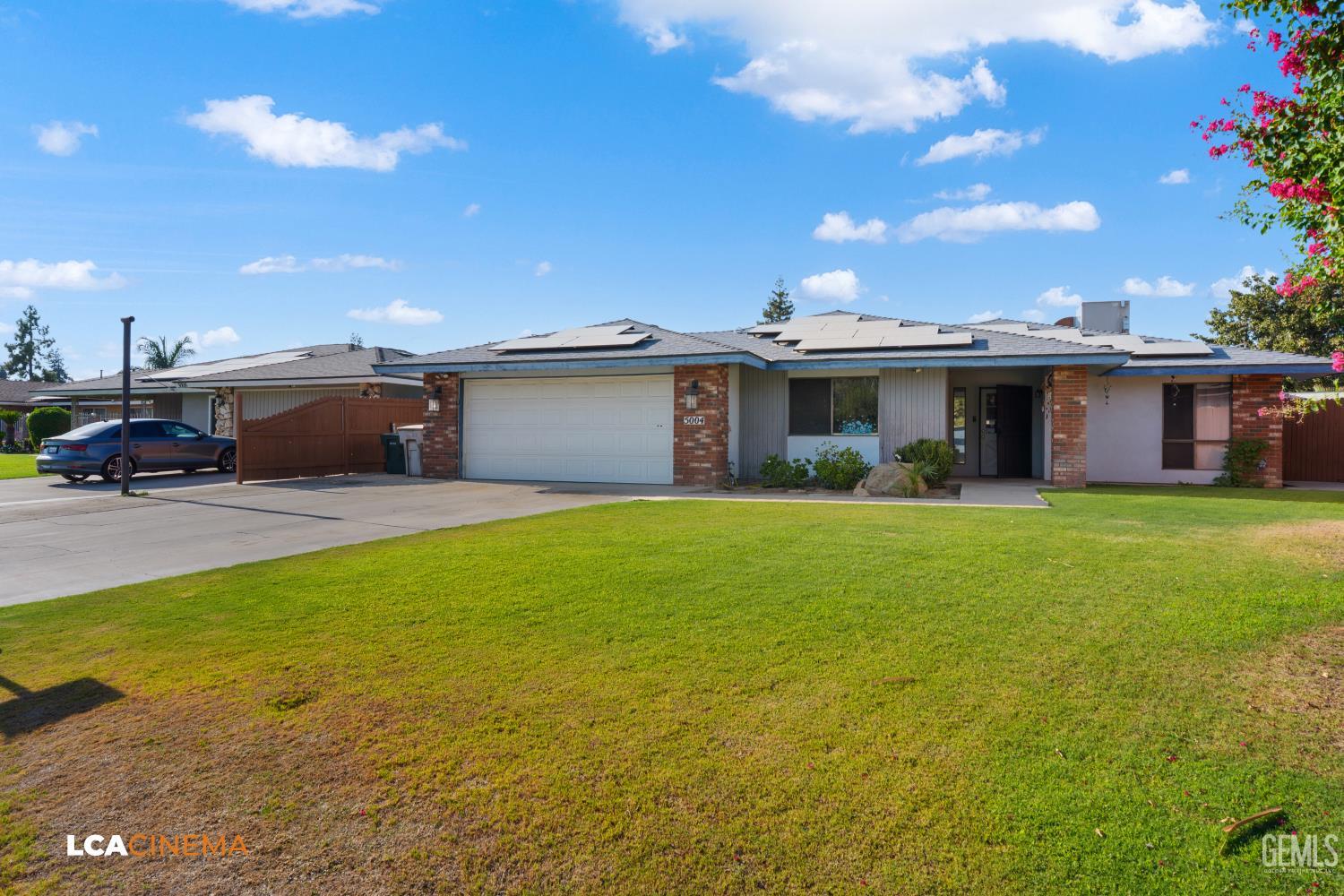 Single Family Residence in Bakersfield, photo 4 of 25