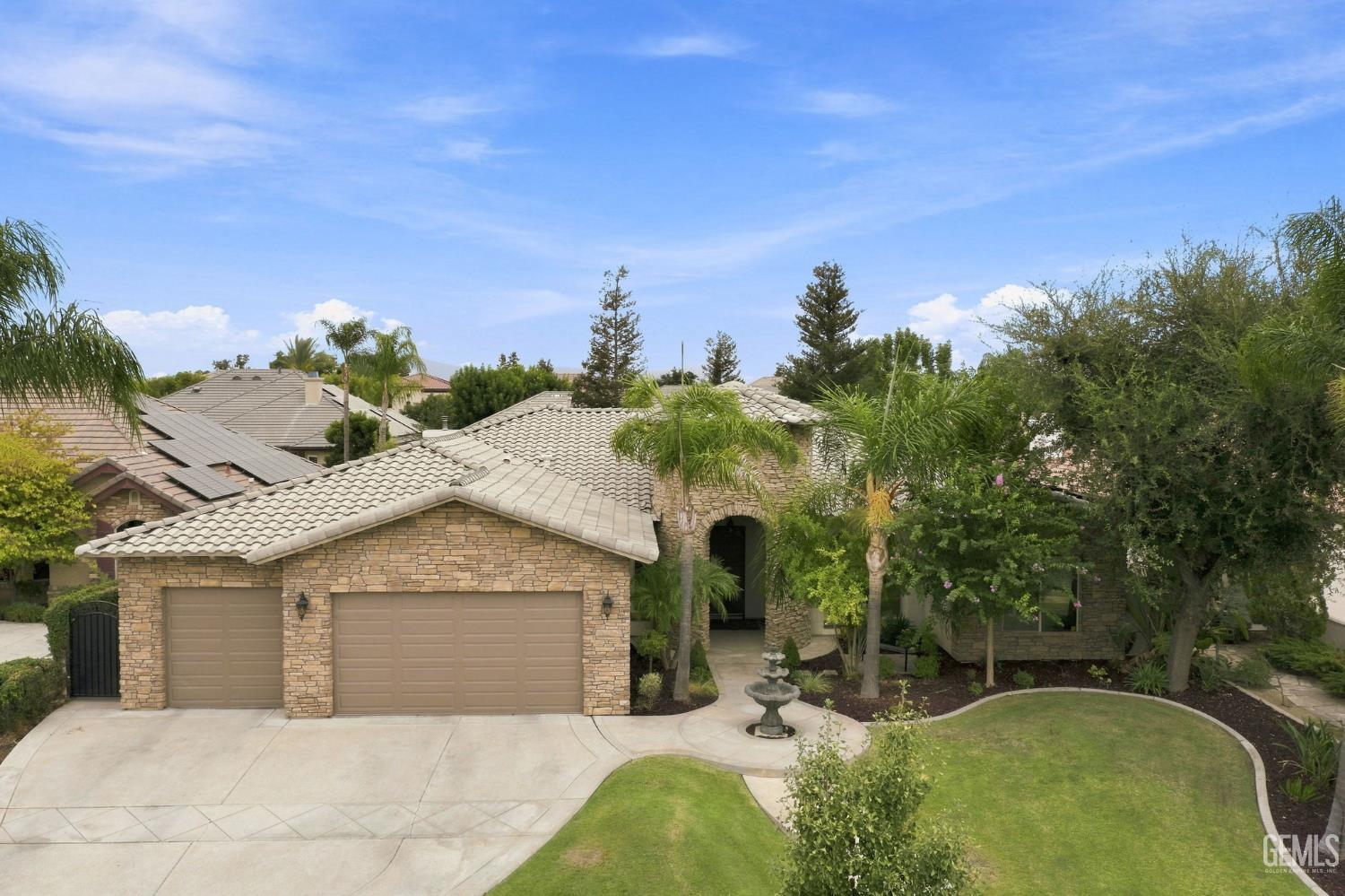 Single Family Residence in Bakersfield, photo 2 of 73