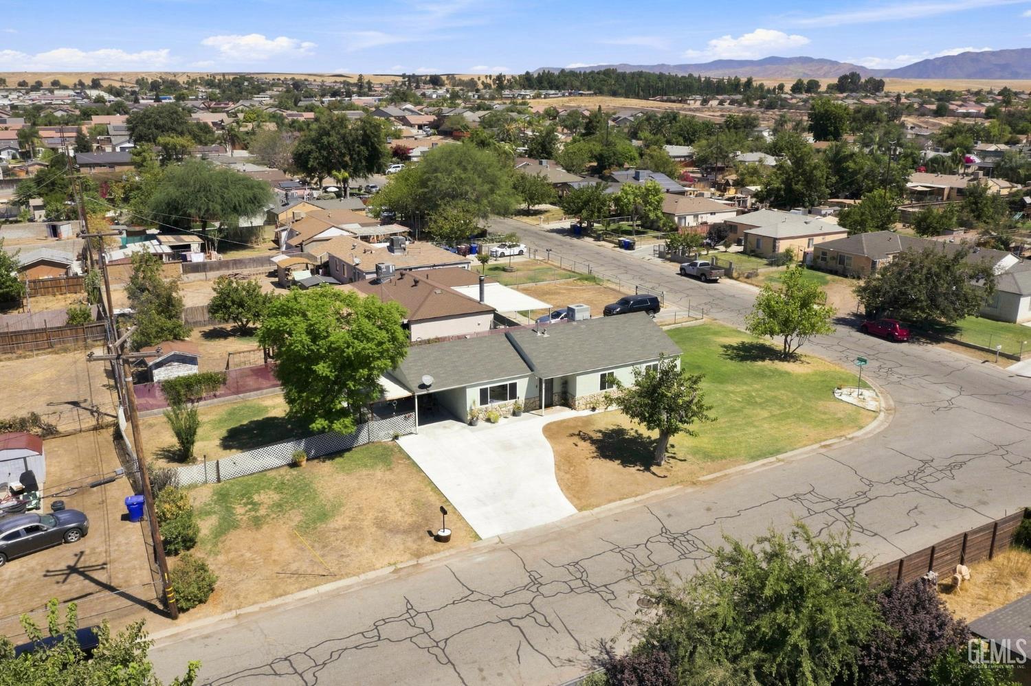 Single Family Residence in Bakersfield, photo 3 of 55