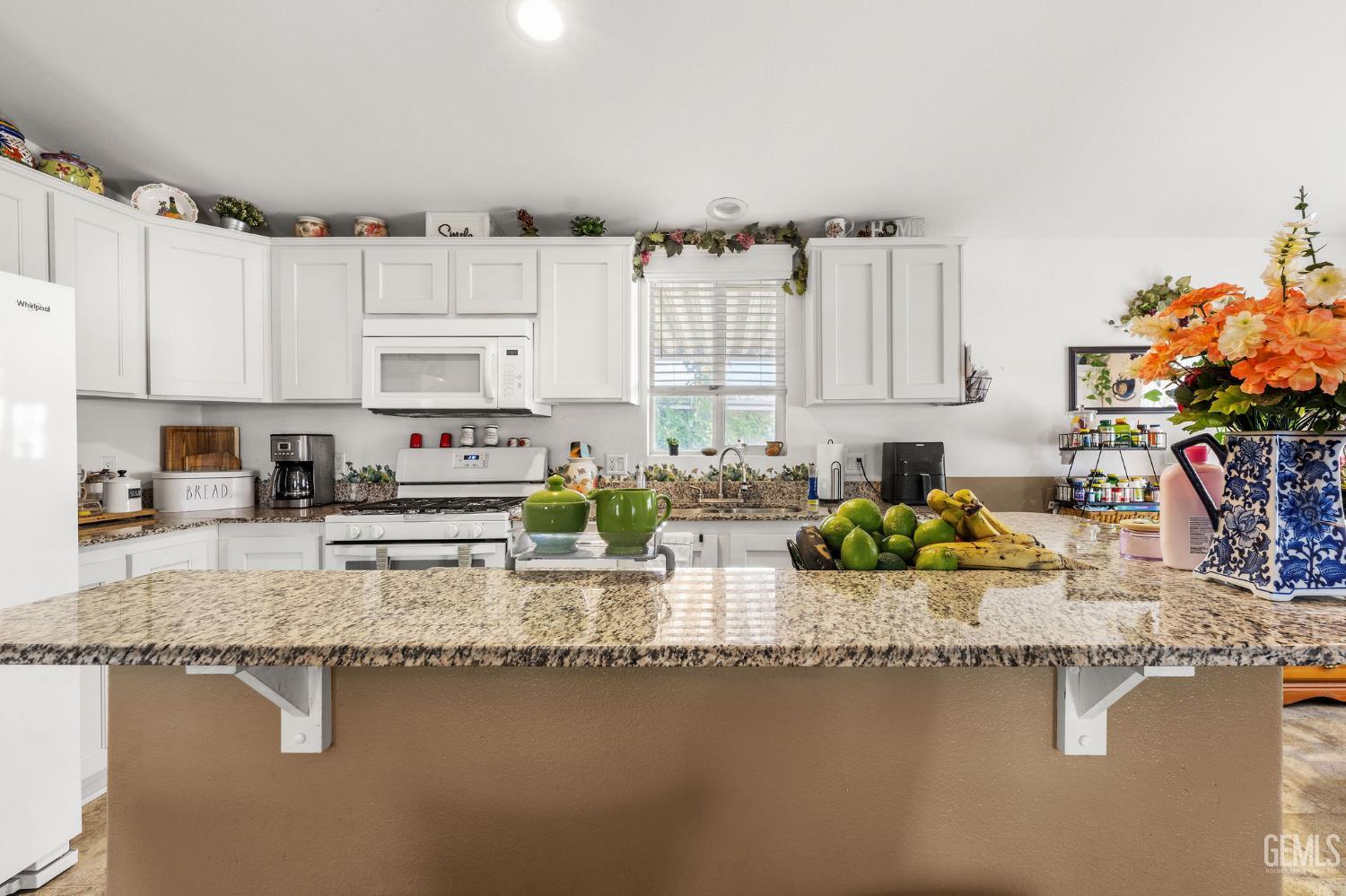 Manufactured Home in Bakersfield, photo 5 of 20
