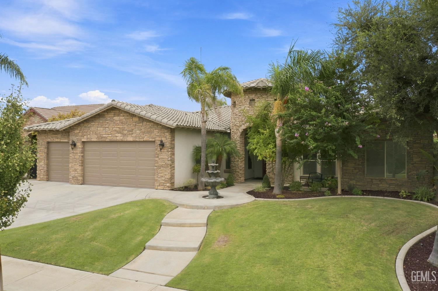 Single Family Residence in Bakersfield, photo 3 of 73