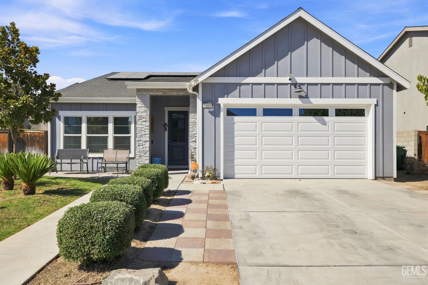 Single Family Residence in Shafter, photo 2 of 30
