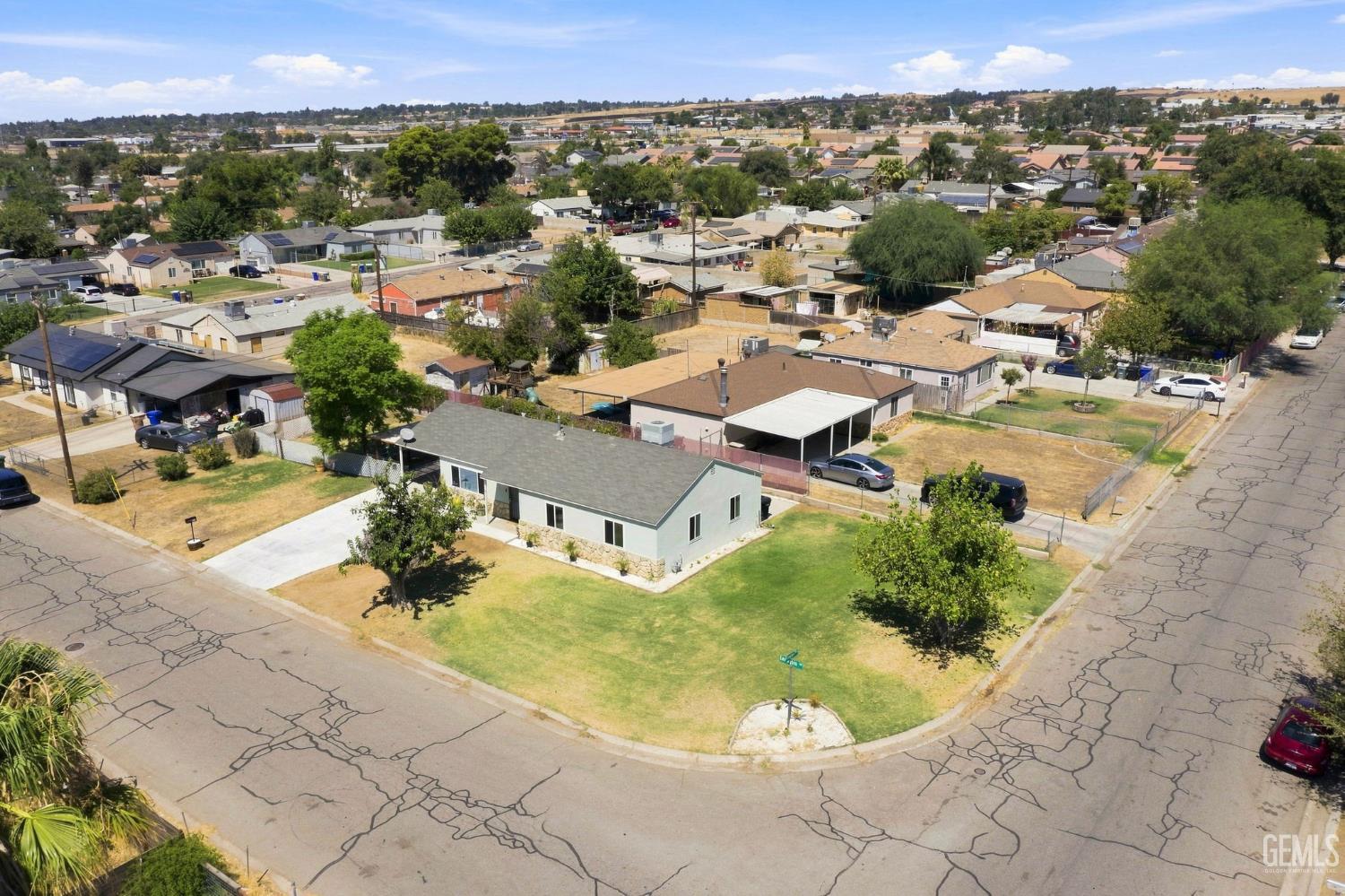 Single Family Residence in Bakersfield, photo 4 of 55