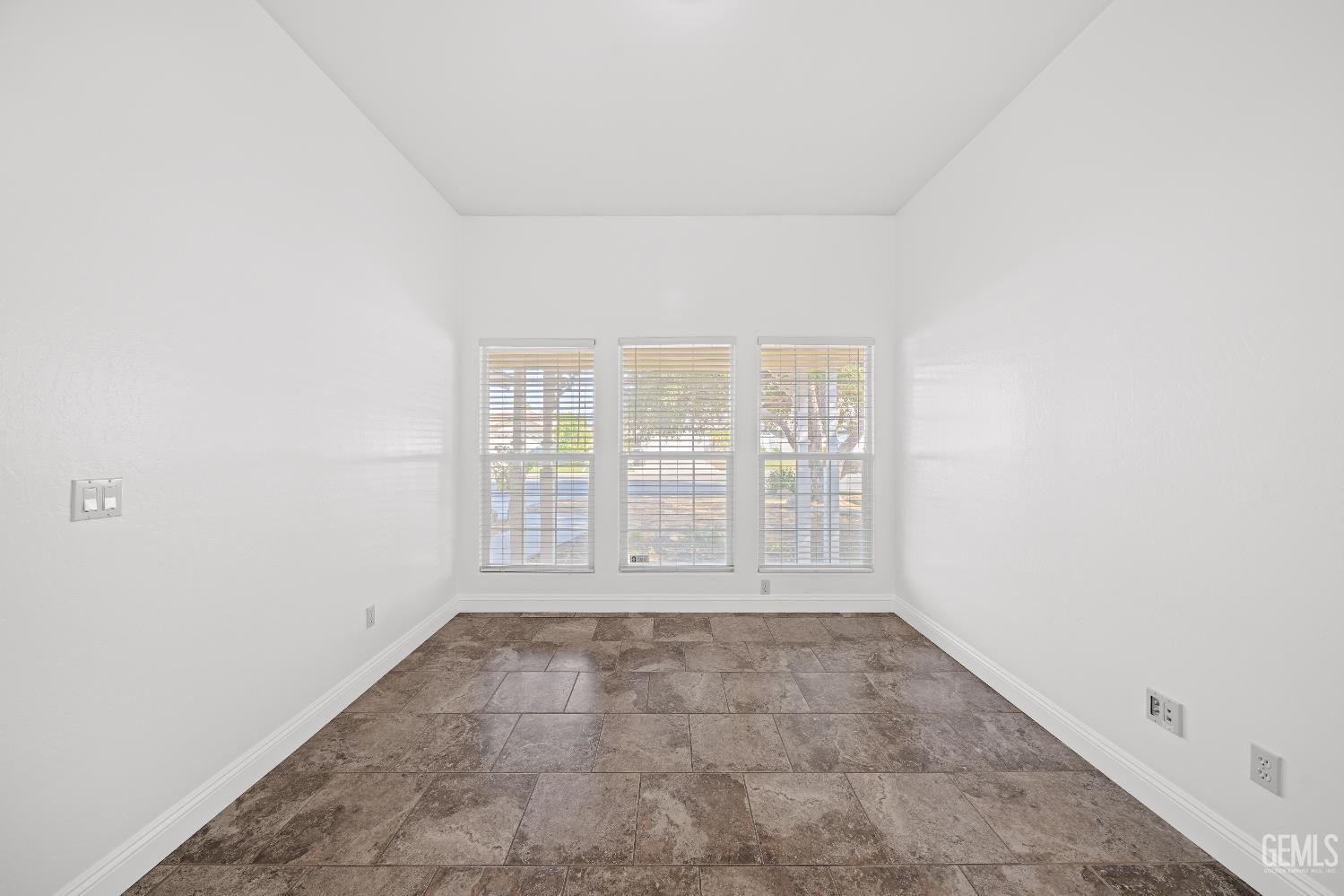 Single Family Residence in Bakersfield, photo 5 of 45