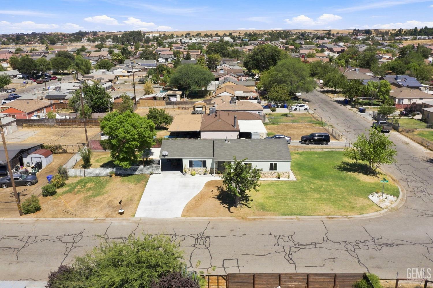 Single Family Residence in Bakersfield, photo 2 of 55