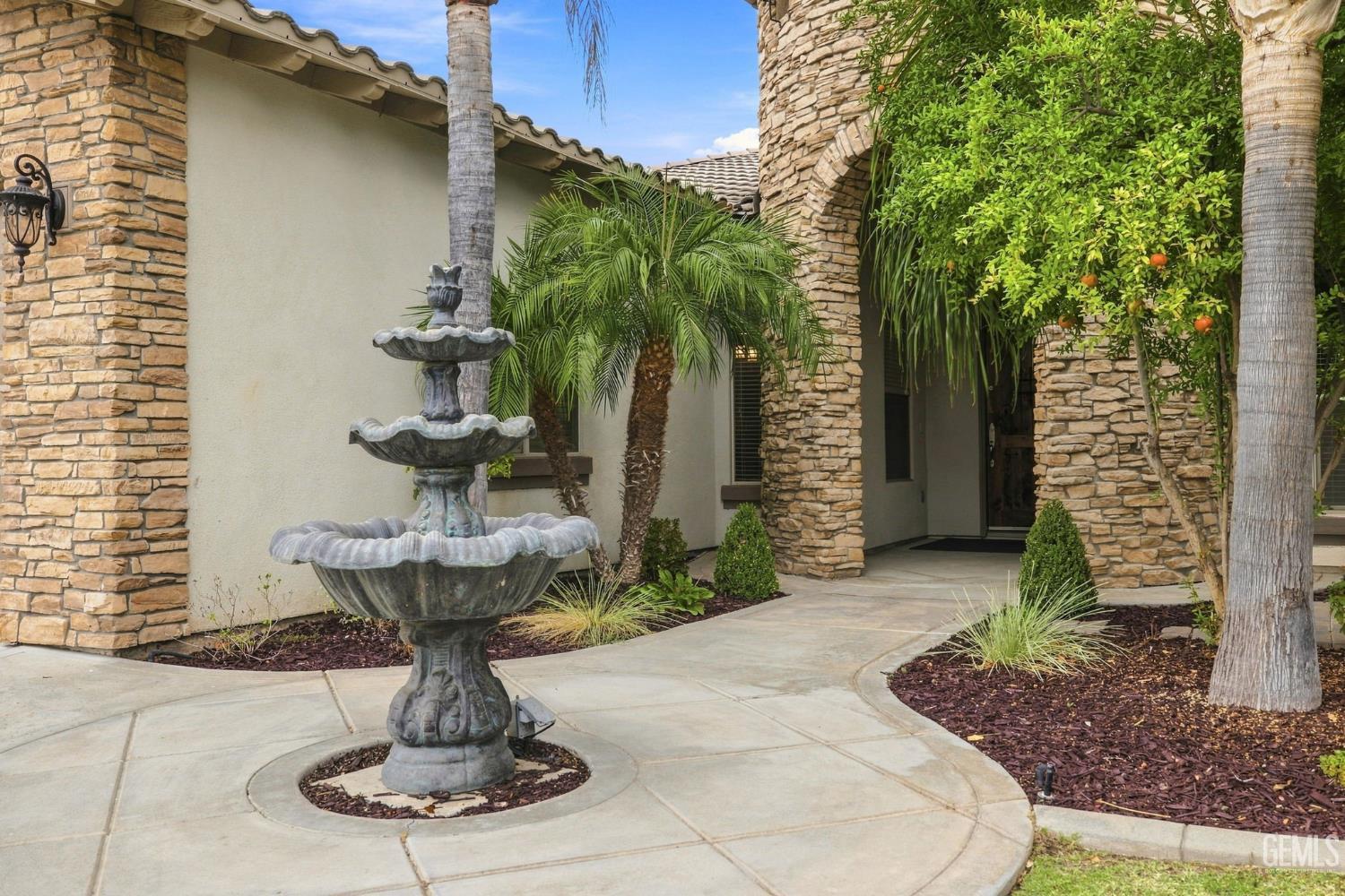 Single Family Residence in Bakersfield, photo 5 of 73