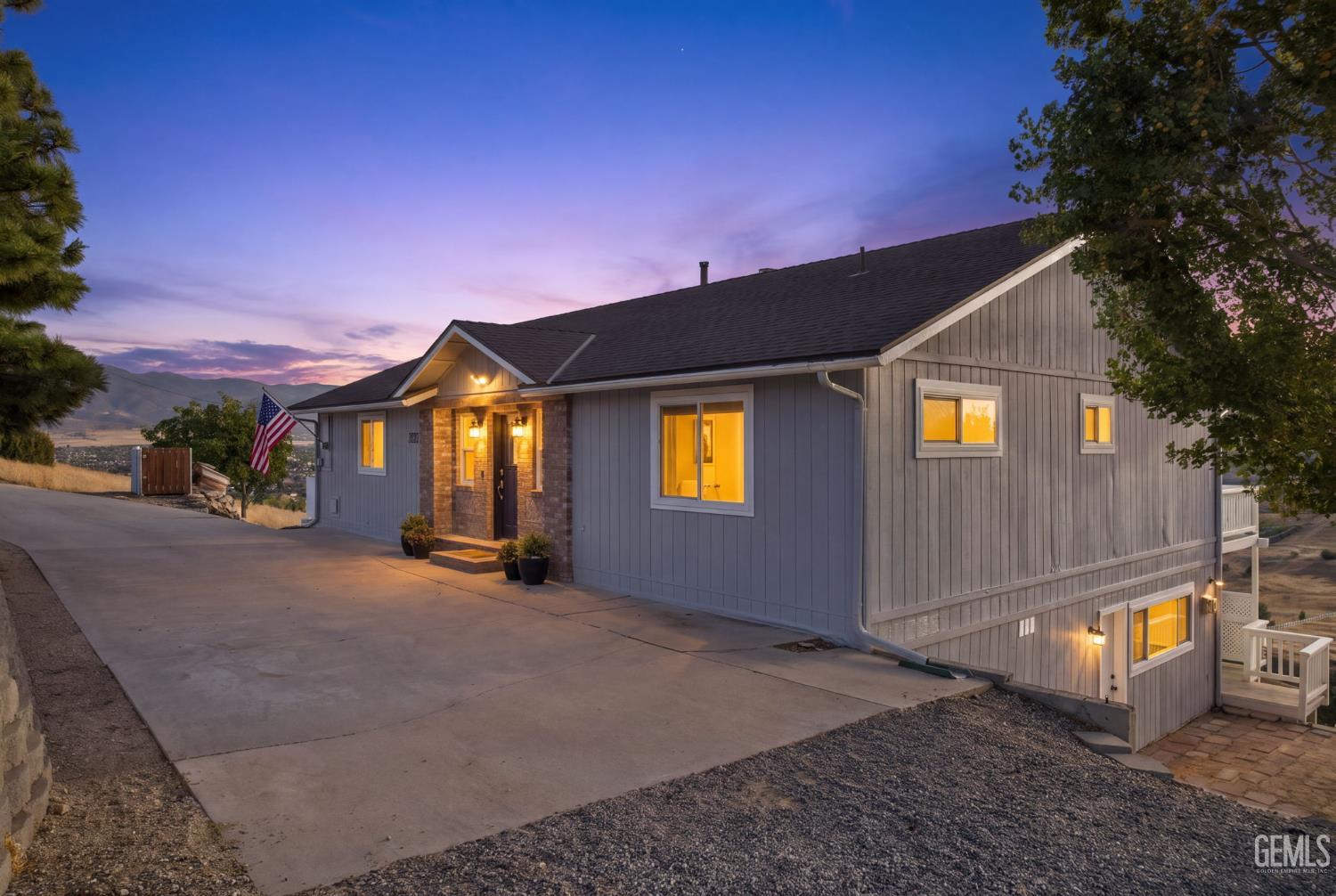 Single Family Residence in Tehachapi