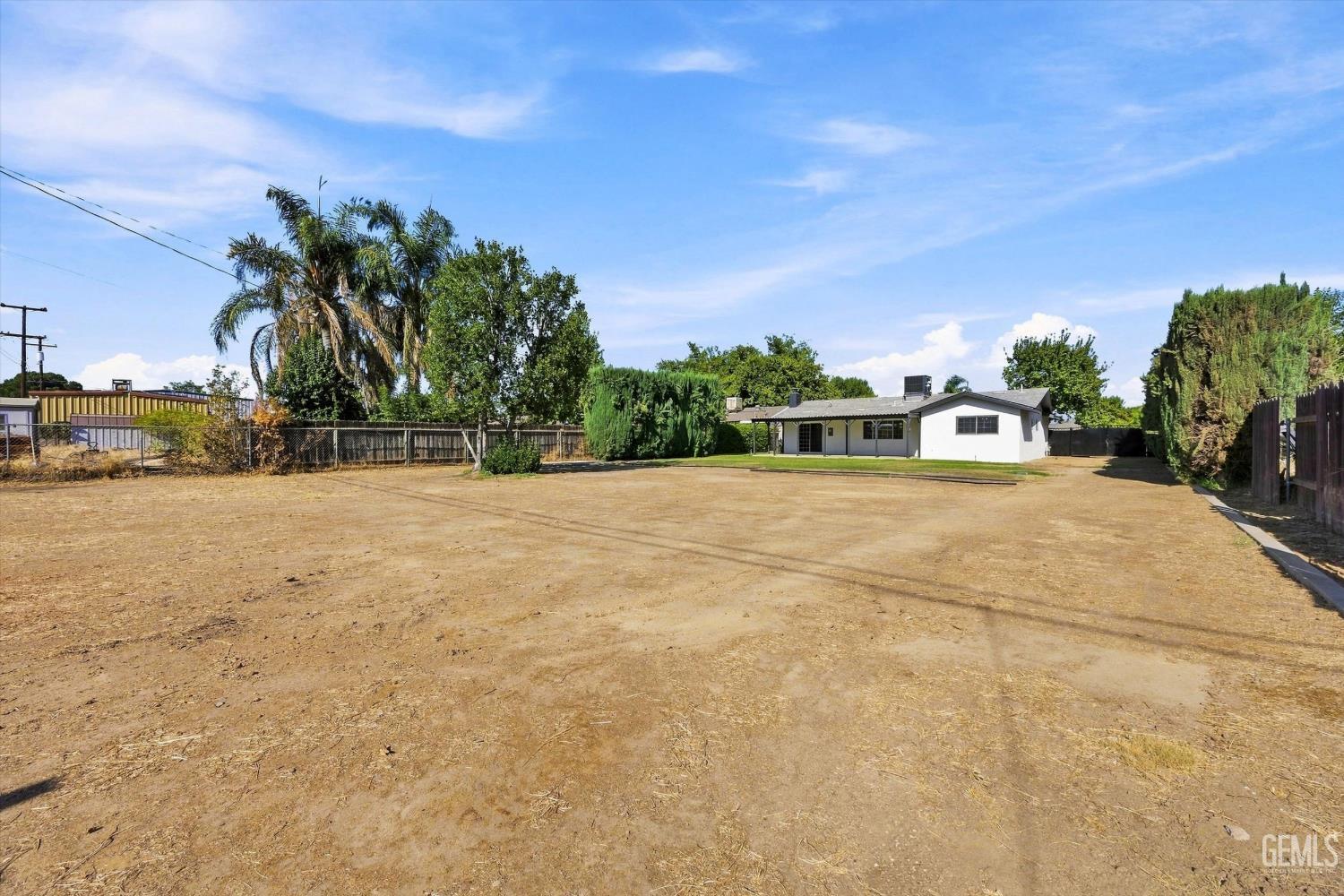Single Family Residence in Bakersfield, photo 4 of 51