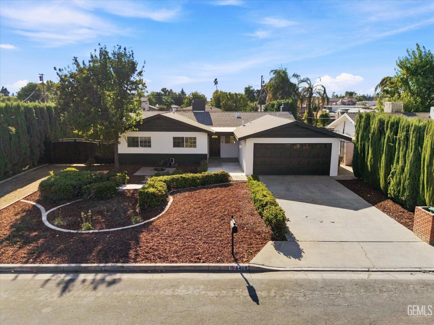 Single Family Residence in Bakersfield