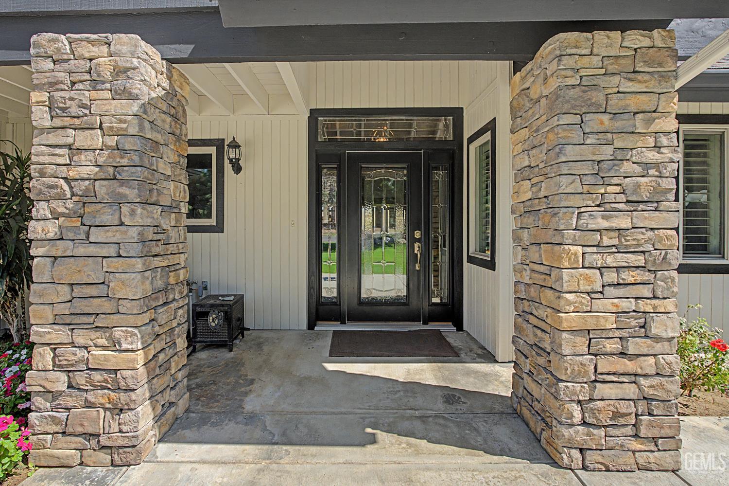 Single Family Residence in Bakersfield, photo 2 of 48