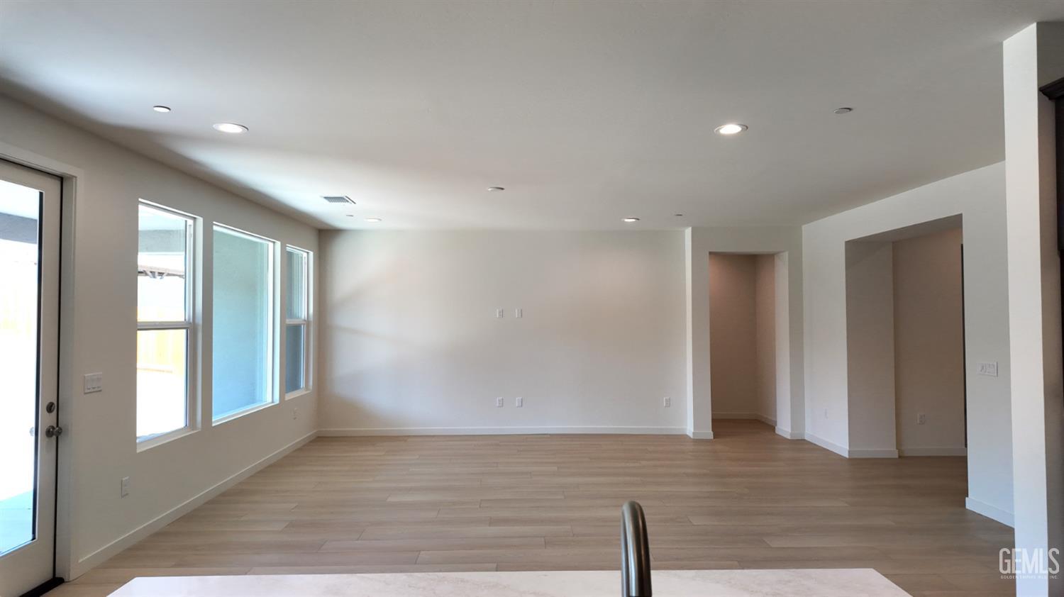 Single Family Residence in Bakersfield, photo 5 of 20