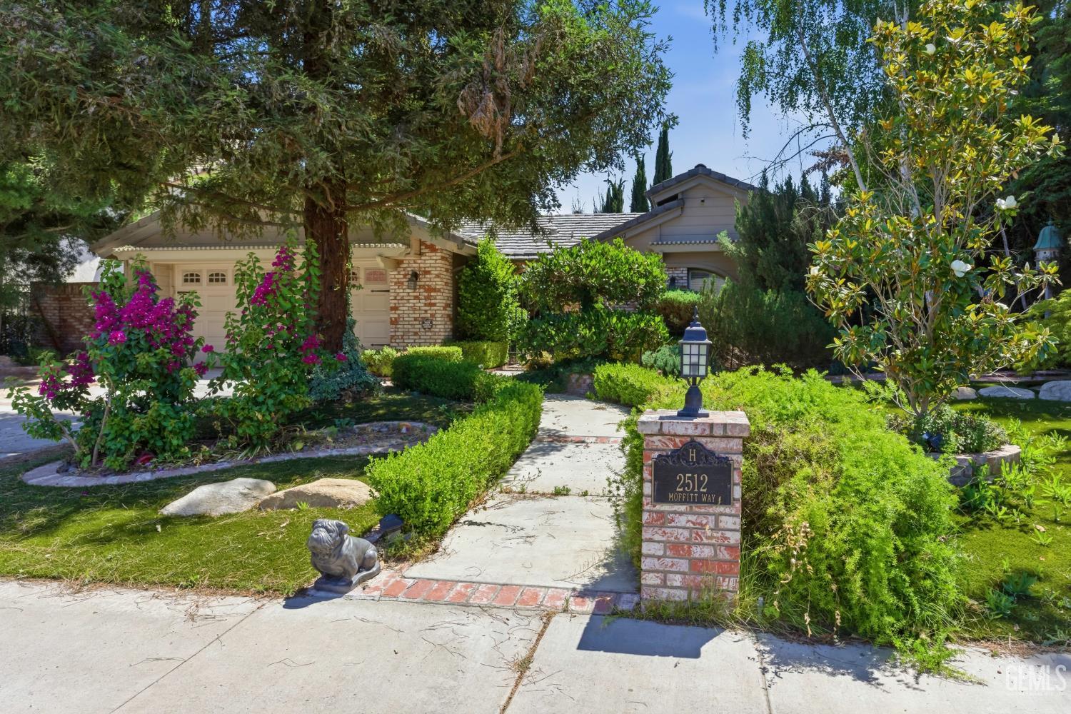Single Family Residence in Bakersfield, photo 3 of 59
