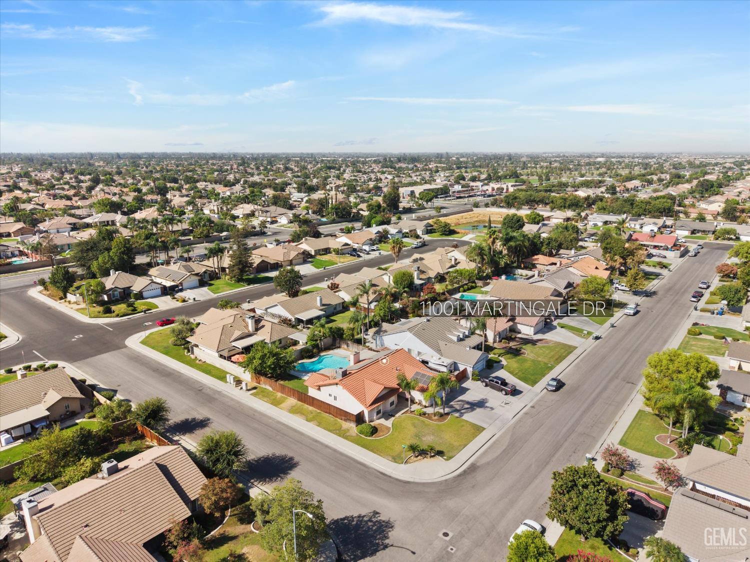 Single Family Residence in Bakersfield, photo 4 of 45
