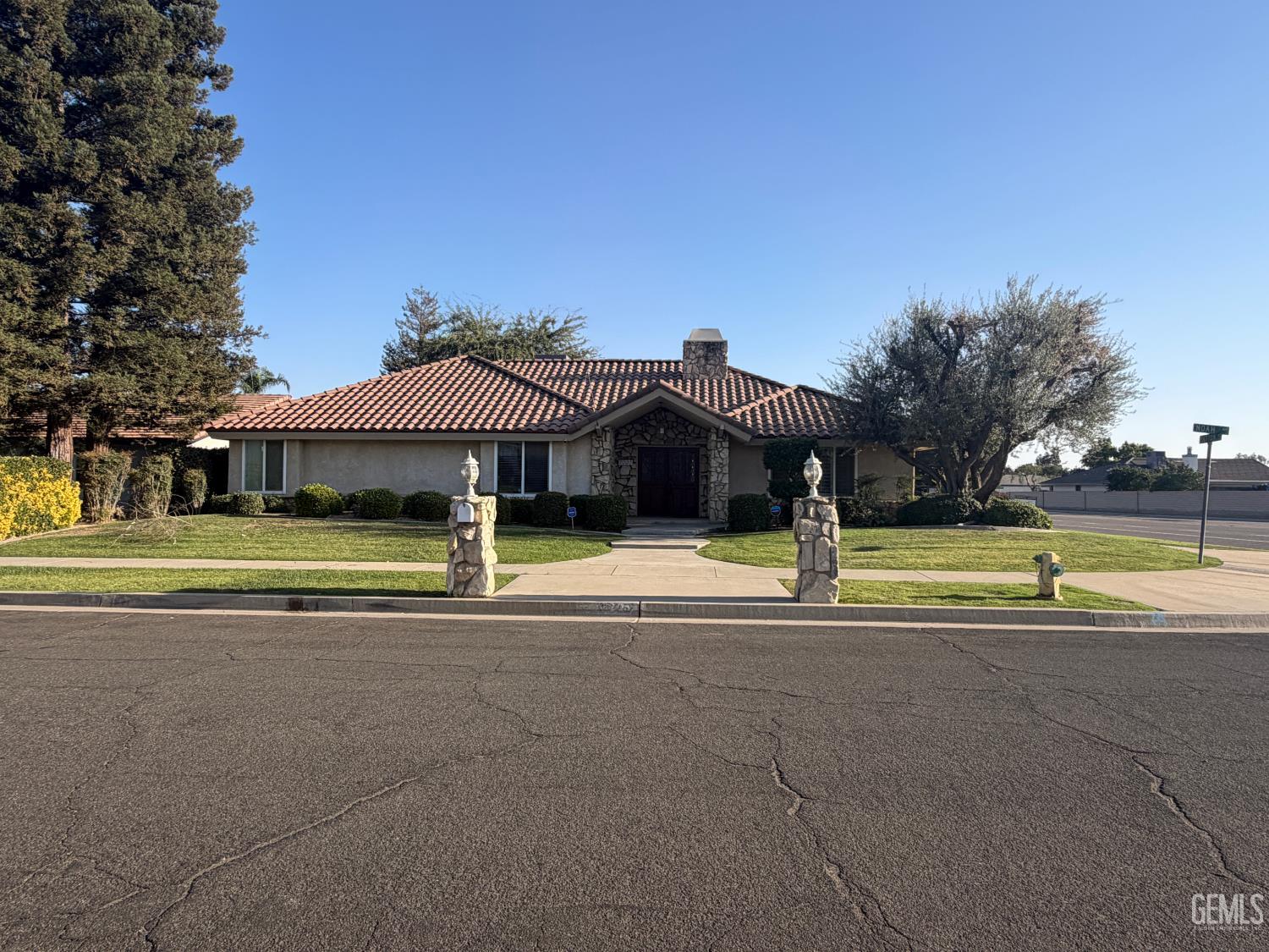 Single Family Residence in Bakersfield
