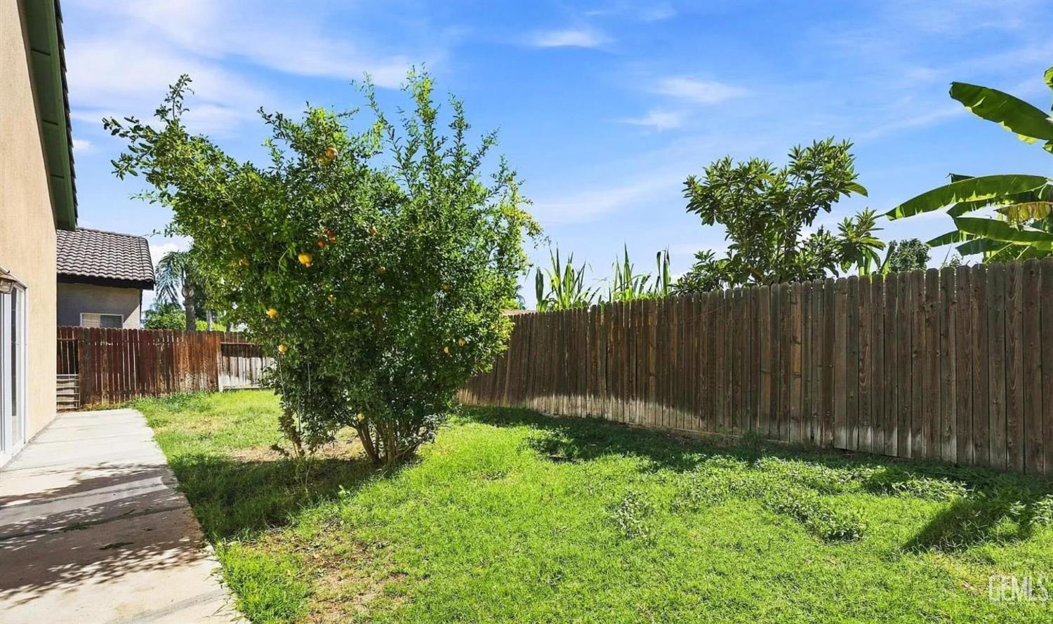 Single Family Residence in Bakersfield, photo 3 of 19