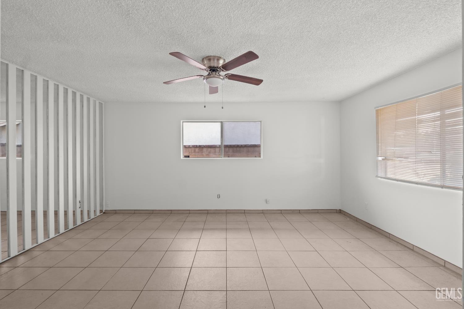 Single Family Residence in Bakersfield, photo 5 of 28