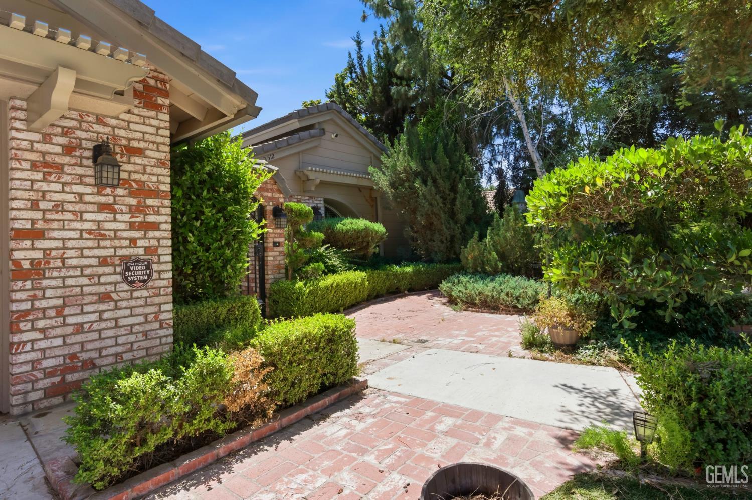 Single Family Residence in Bakersfield, photo 4 of 59