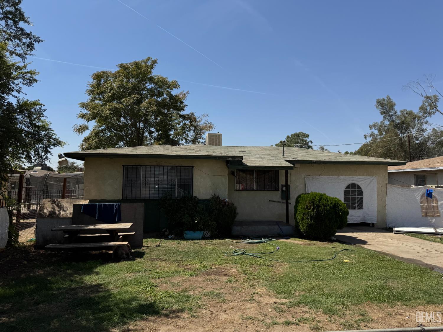Single Family Residence in Bakersfield, photo 2 of 2