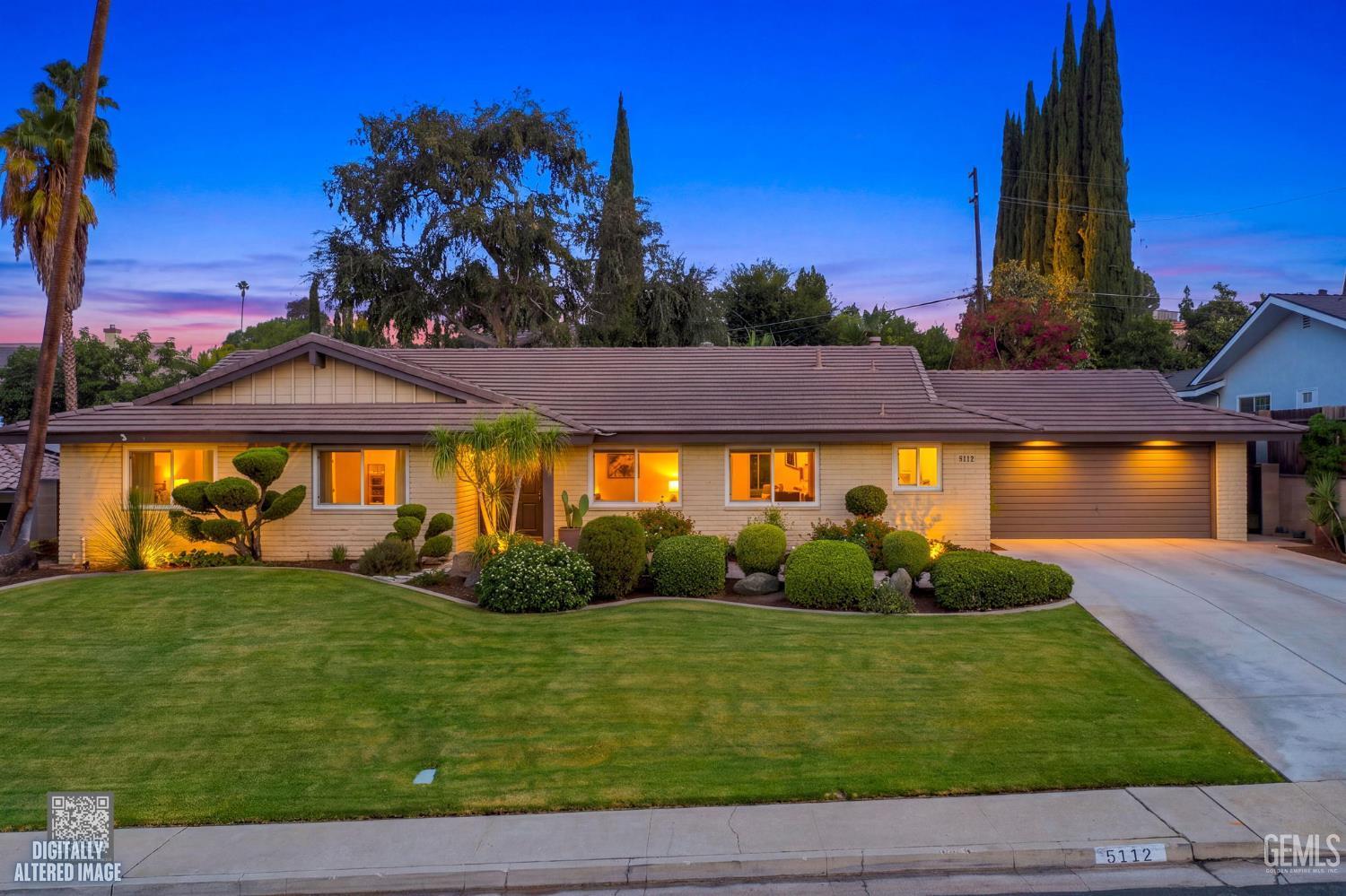 Single Family Residence in Bakersfield, photo 2 of 73