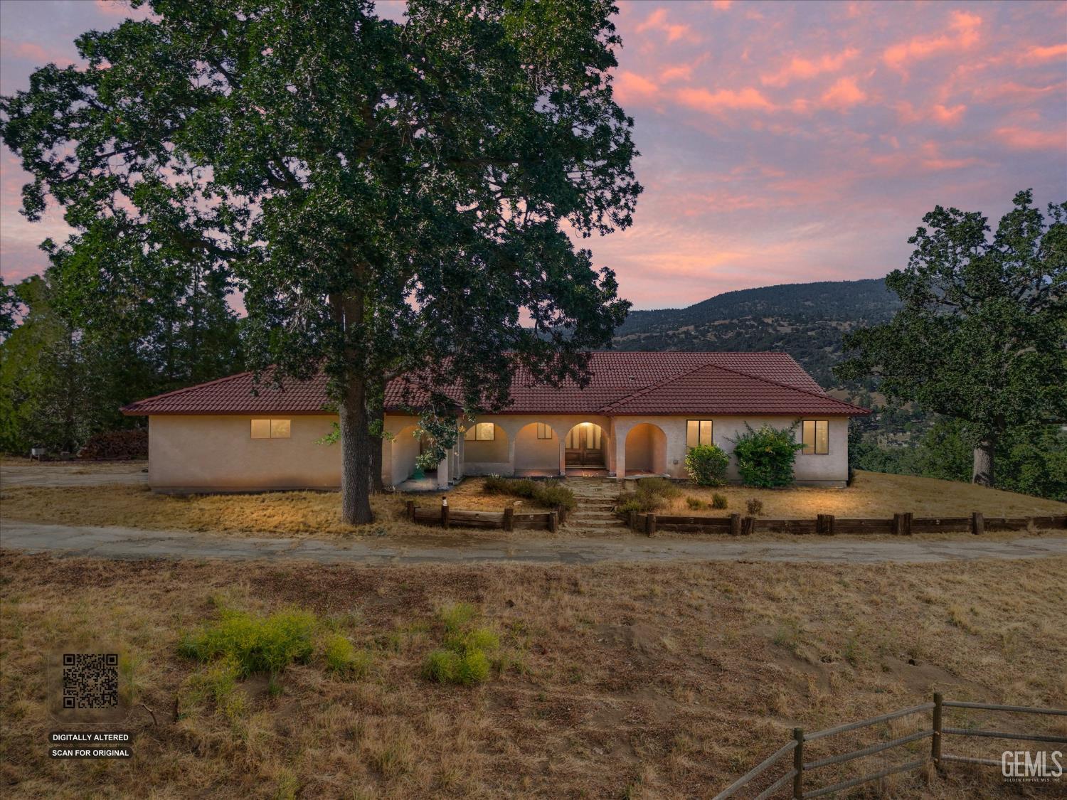 Single Family Residence in Tehachapi, photo 2 of 31