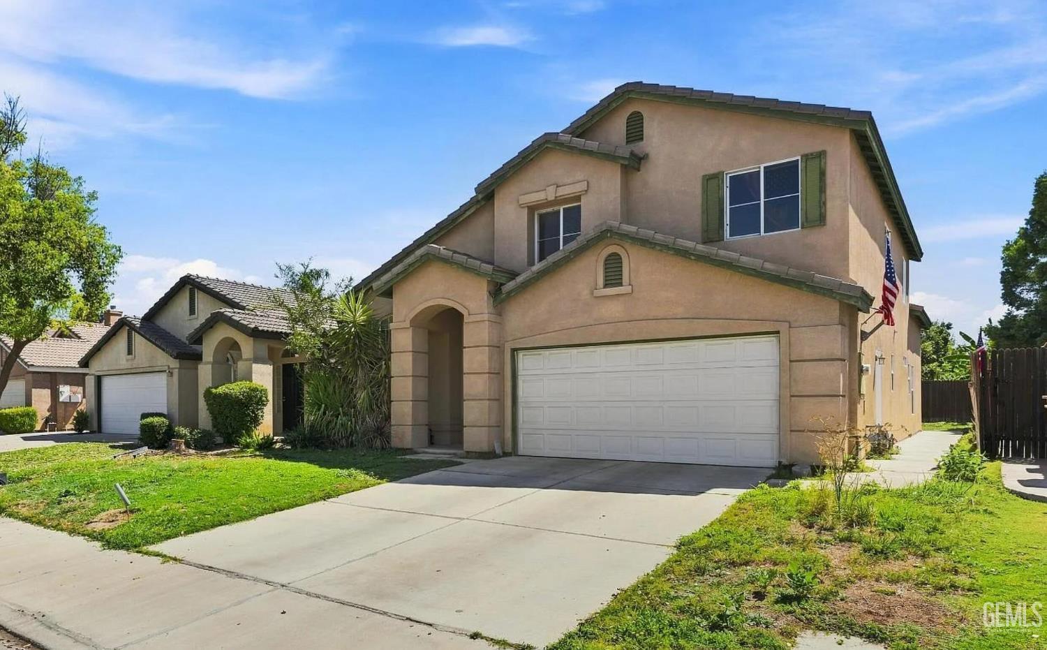 Single Family Residence in Bakersfield, photo 2 of 19