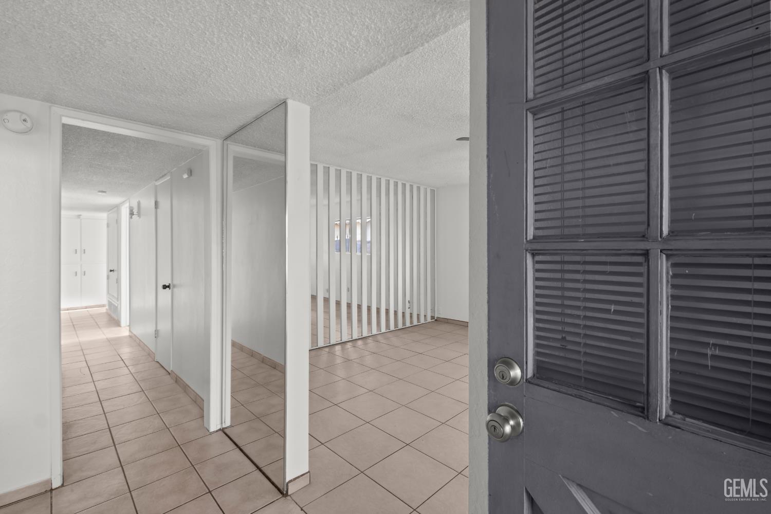 Single Family Residence in Bakersfield, photo 4 of 28