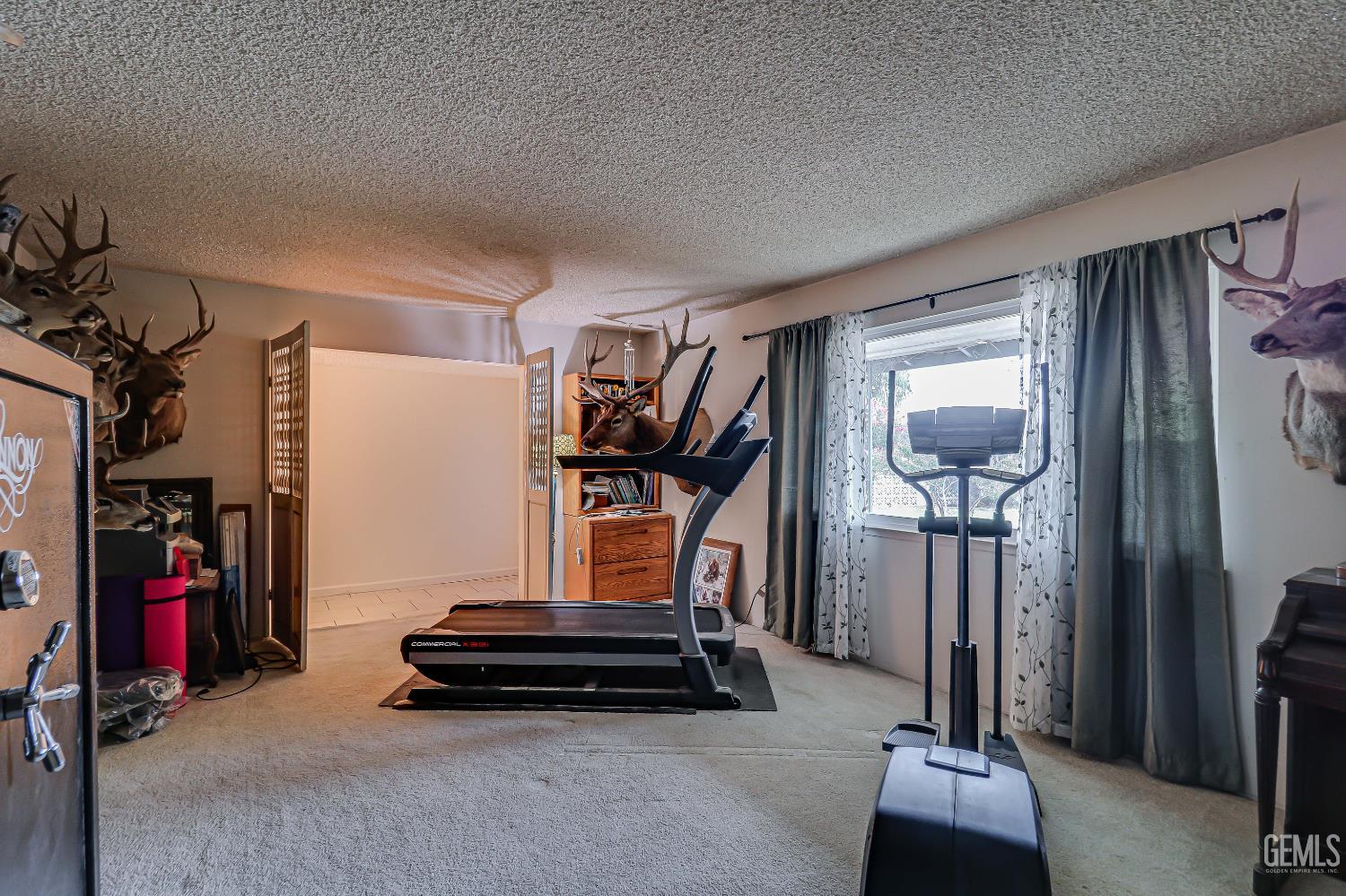 Single Family Residence in Bakersfield, photo 5 of 32