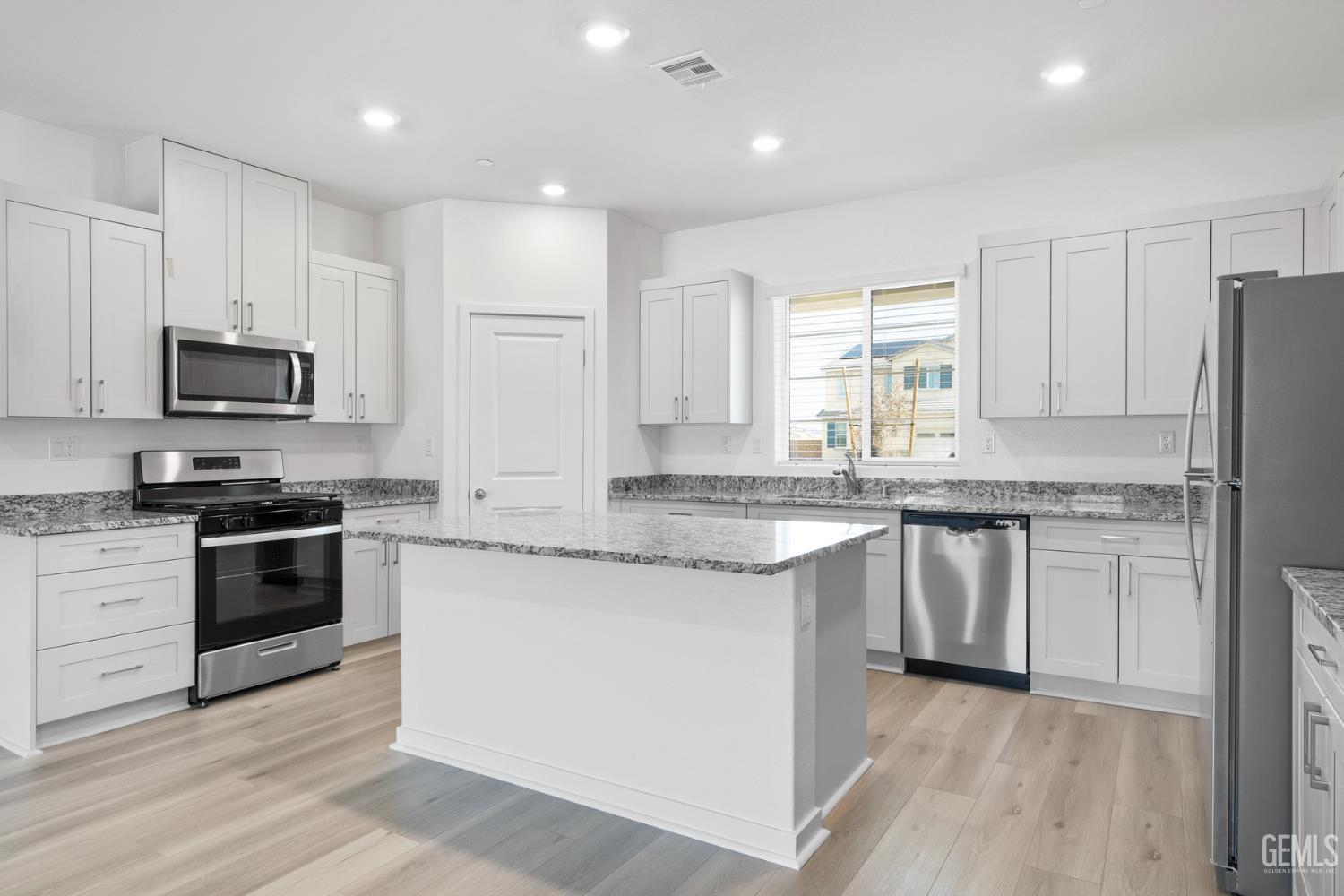 New Construction in Bakersfield, photo 4 of 16
