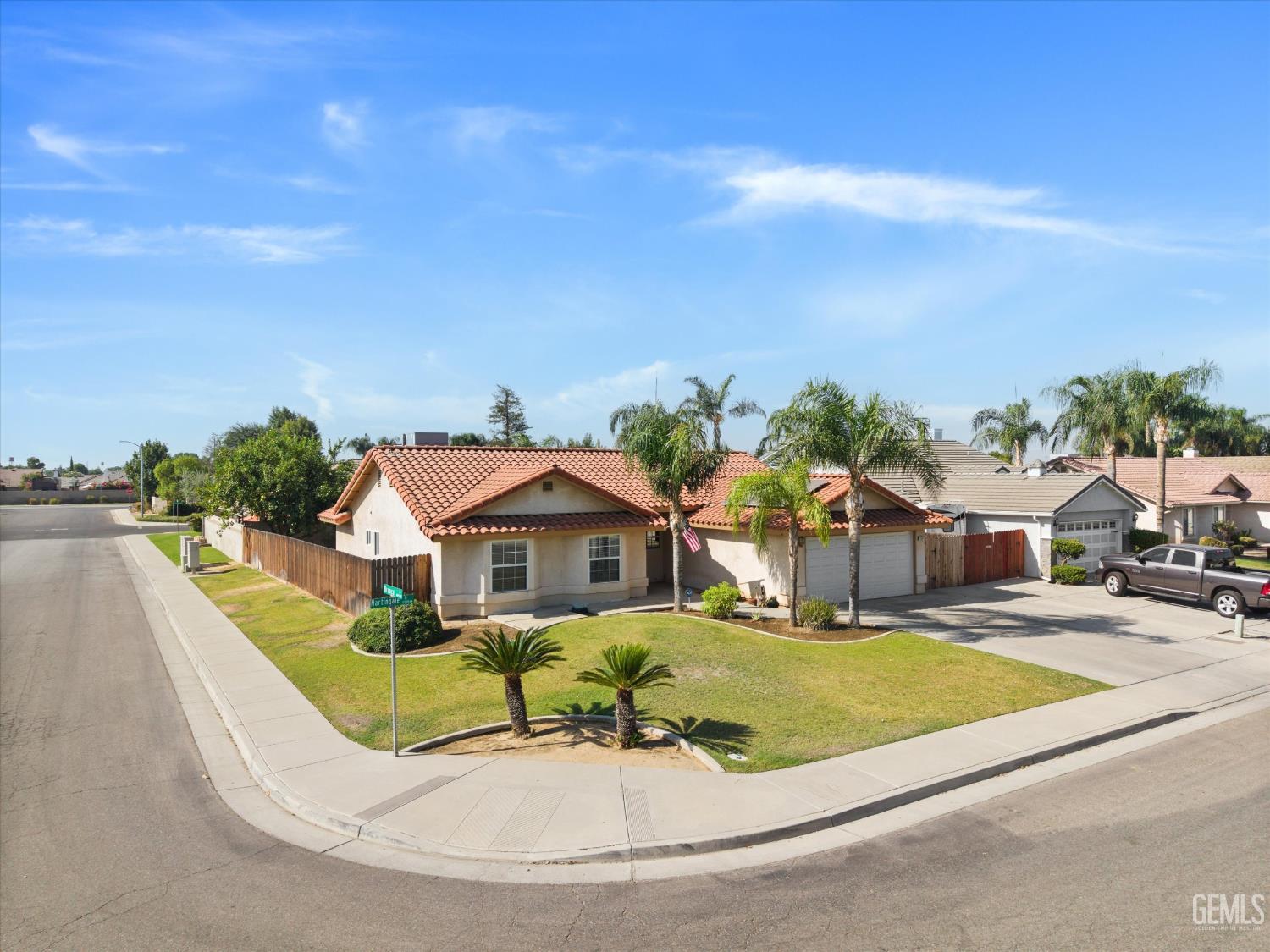 Single Family Residence in Bakersfield, photo 5 of 45