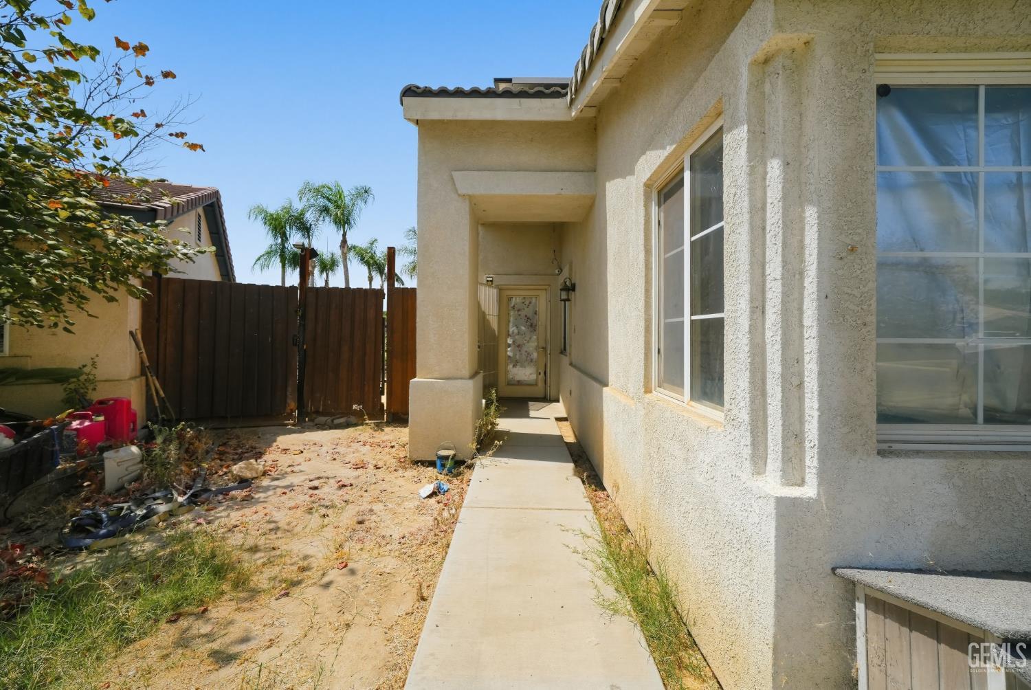 Single Family Residence in Bakersfield, photo 3 of 20