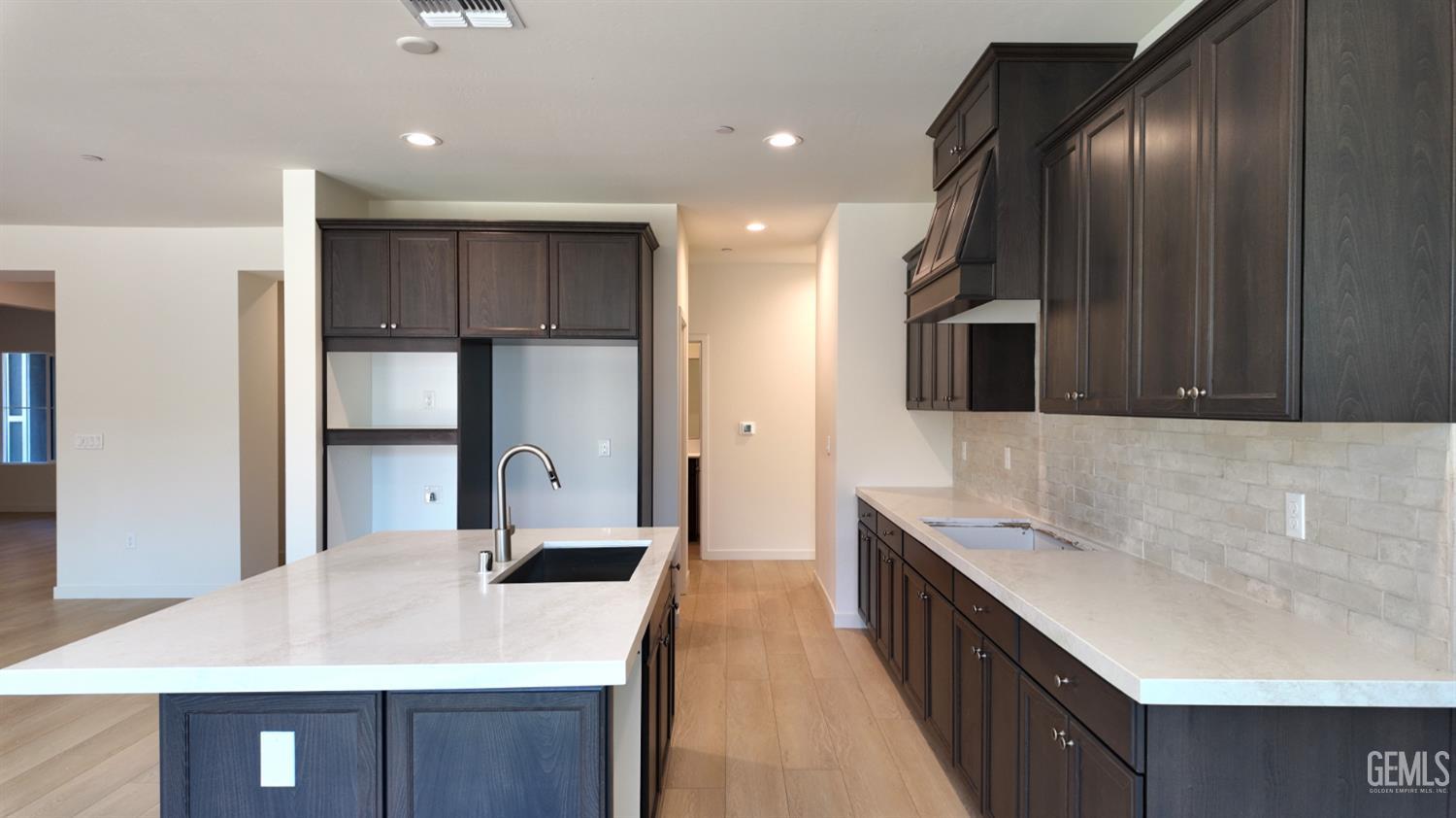 Single Family Residence in Bakersfield, photo 4 of 20
