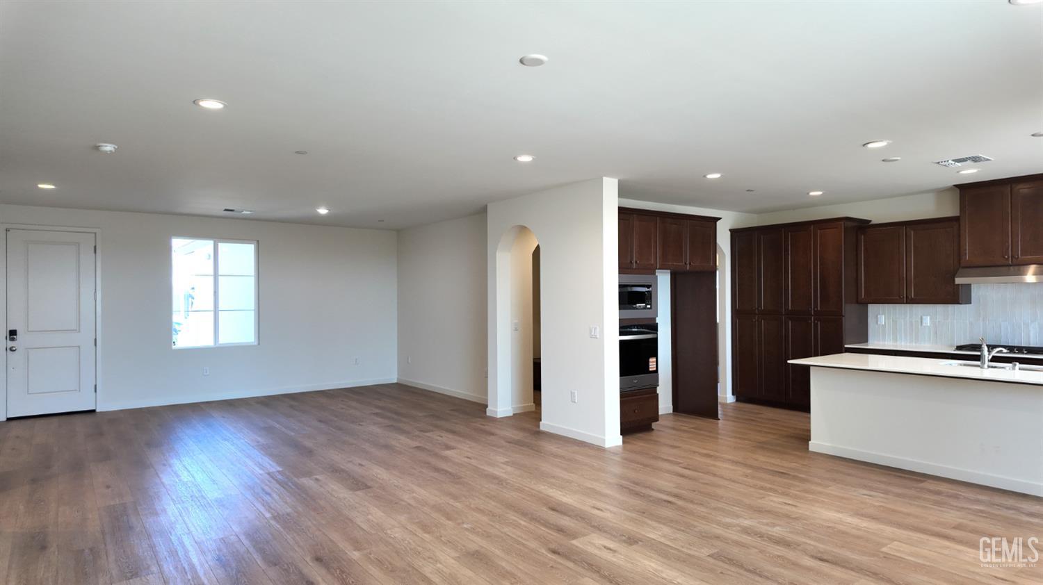 Single Family Residence in Bakersfield, photo 3 of 16