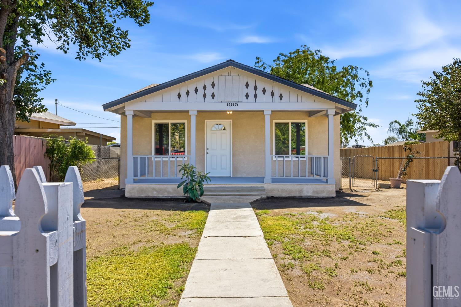 Single Family Residence in Bakersfield, photo 3 of 33