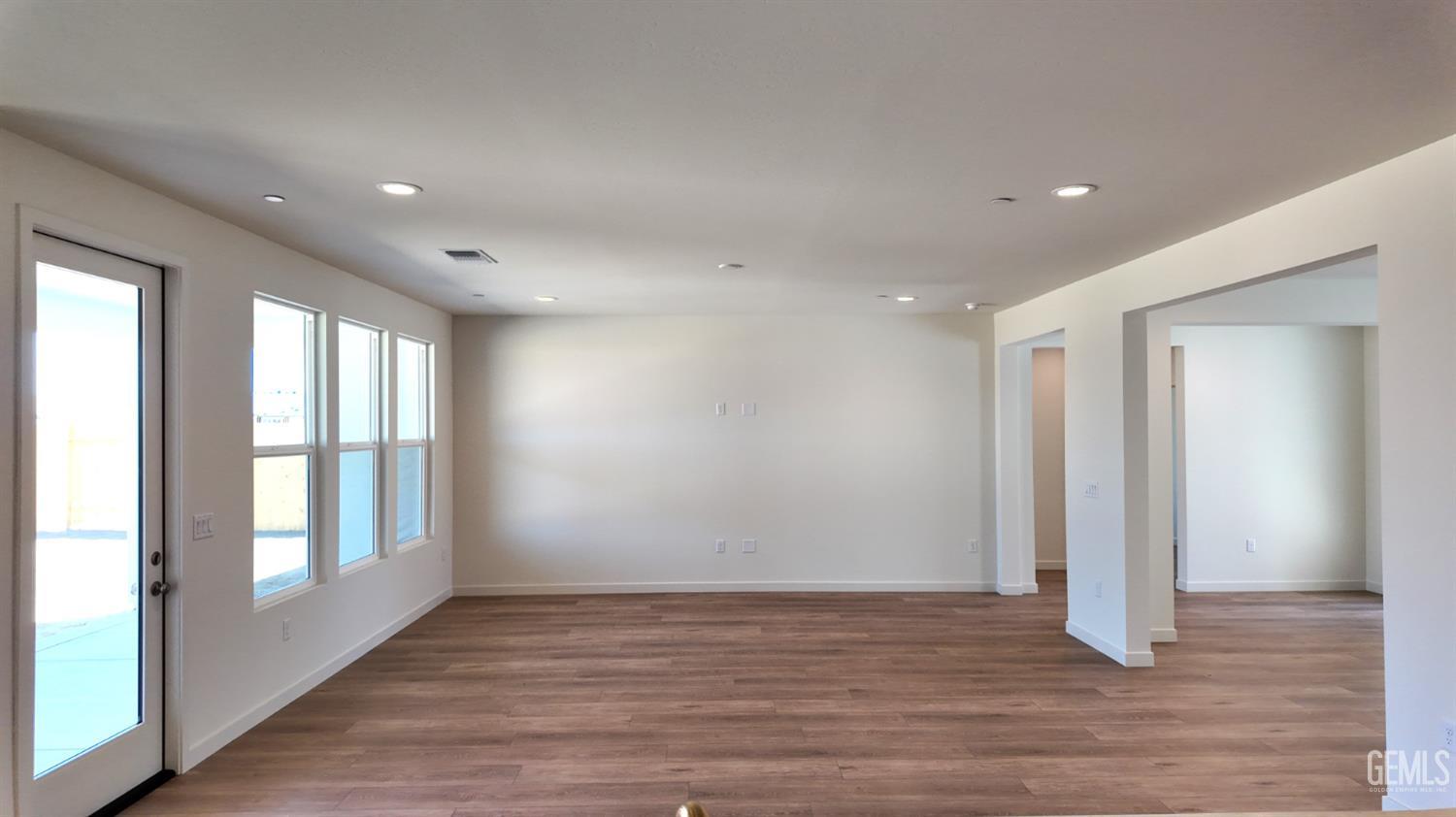 Single Family Residence in Bakersfield, photo 5 of 18