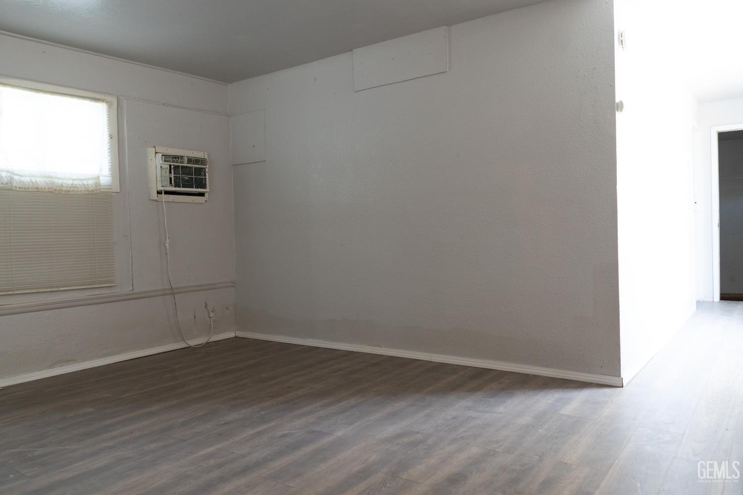 Single Family Residence in Bakersfield, photo 5 of 18