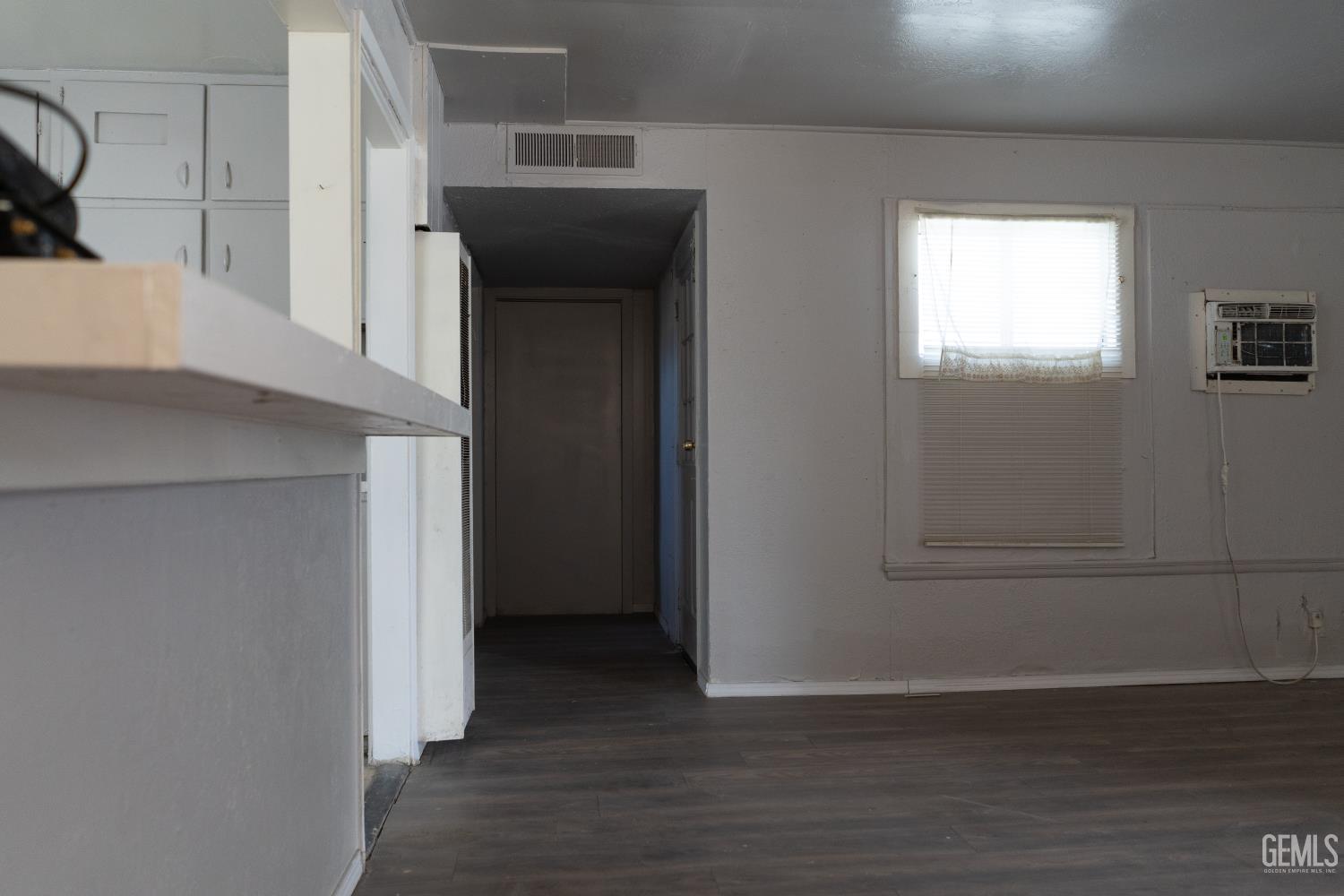 Single Family Residence in Bakersfield, photo 4 of 18