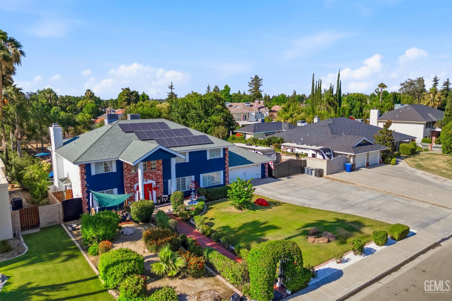 Single Family Residence in Bakersfield, photo 2 of 72